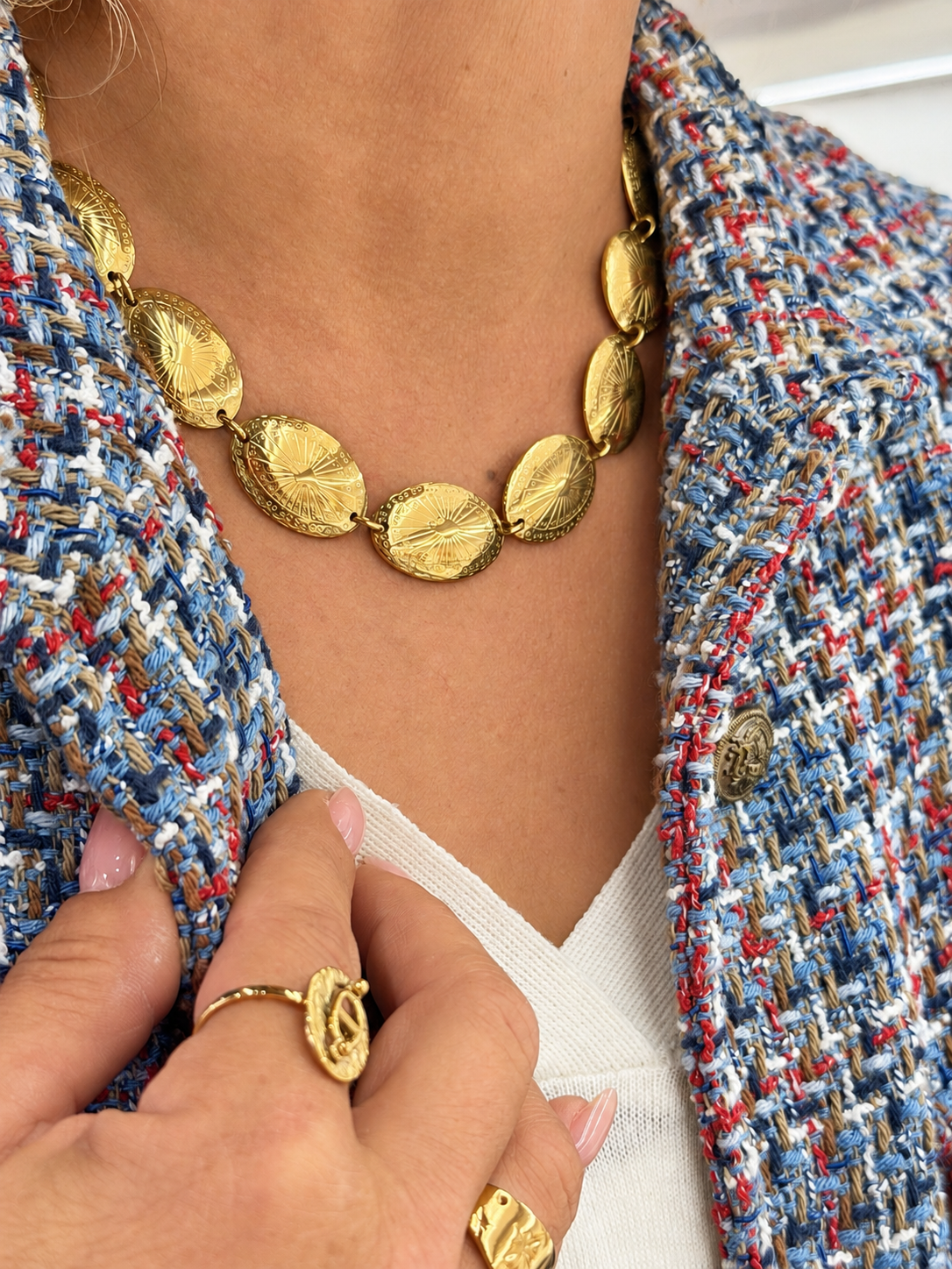 Collier doré en acier inoxydable à pampilles ovales gravées
