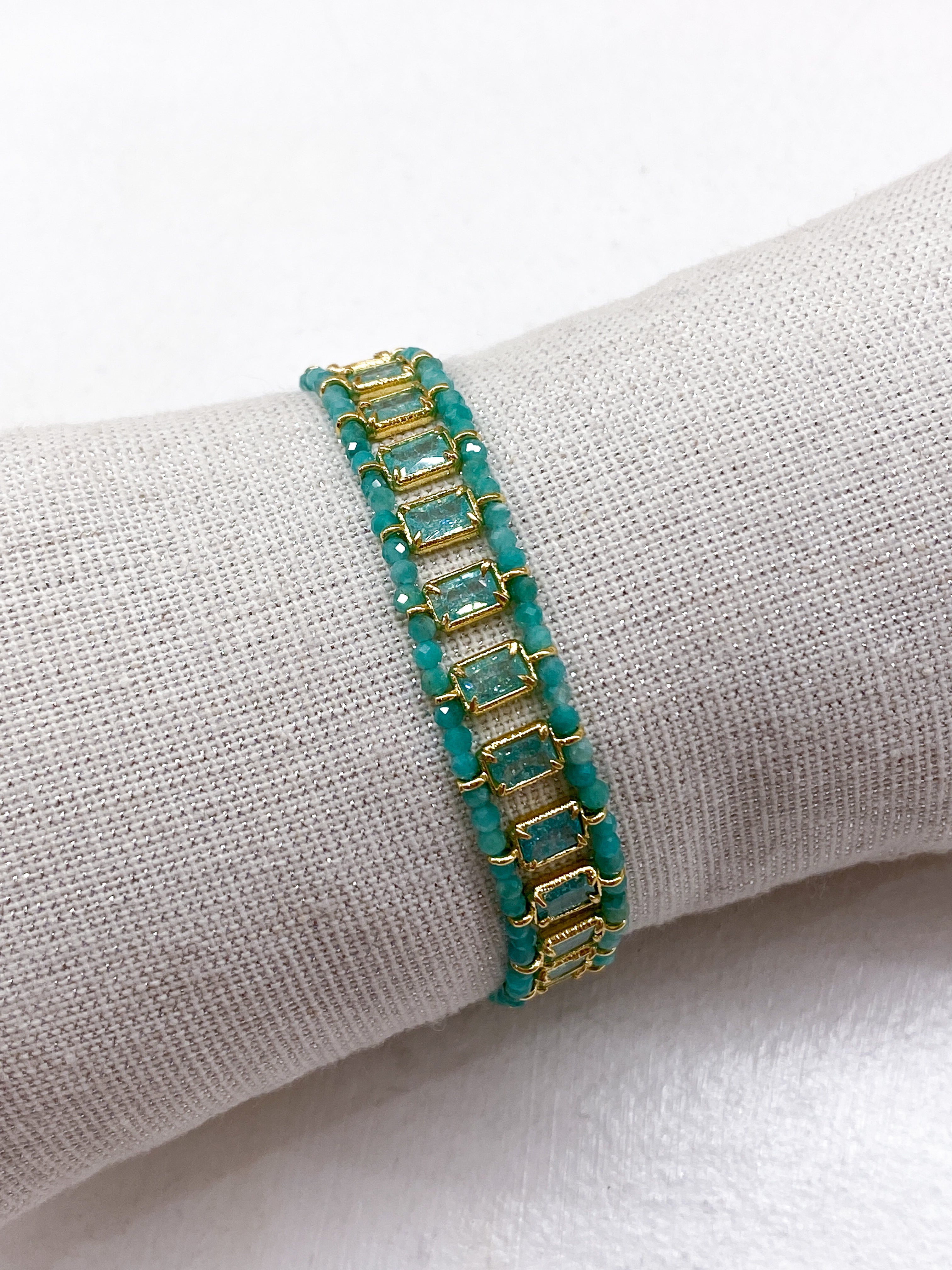 Bracelet en pierres naturelles et zircons facettés