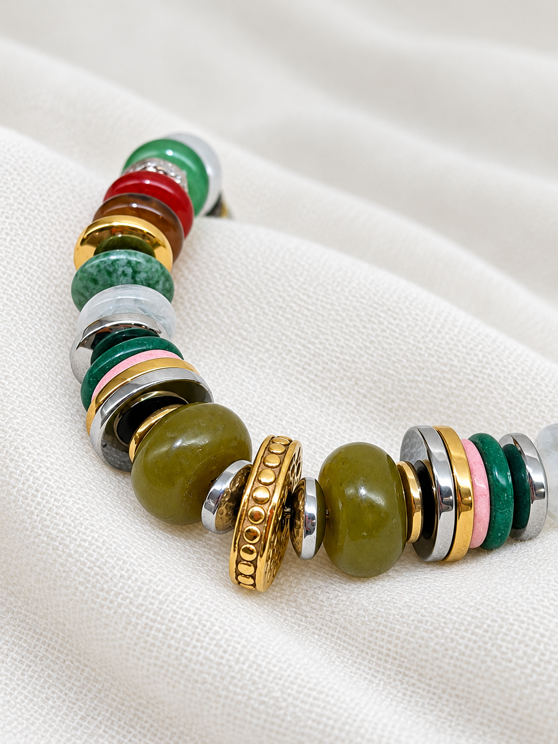 Bracelet multicolore en pierres naturelles vertes et rouges, doré et argenté