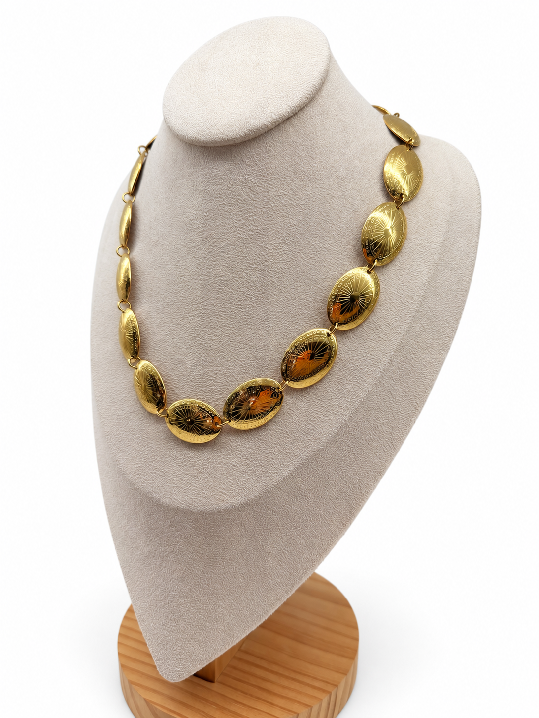 Collier doré en acier inoxydable à pampilles ovales gravées