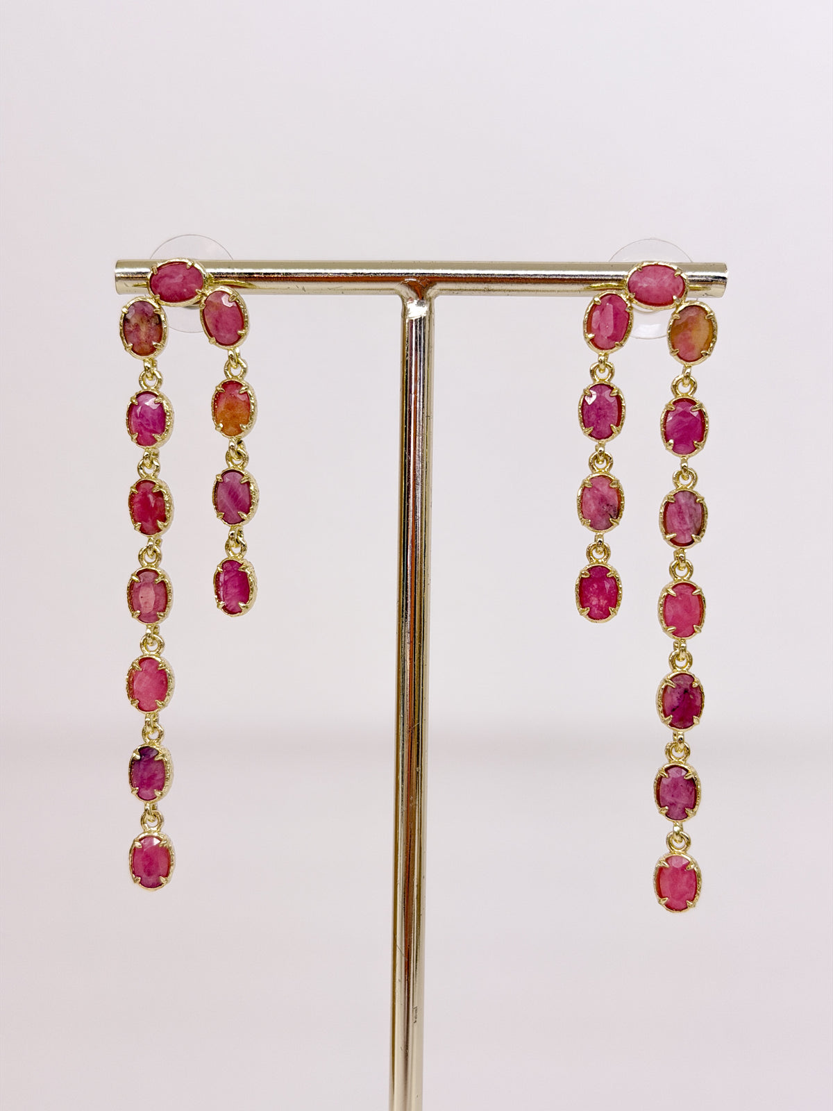 Boucles d’oreilles fines à deux rangs en pierres naturelles