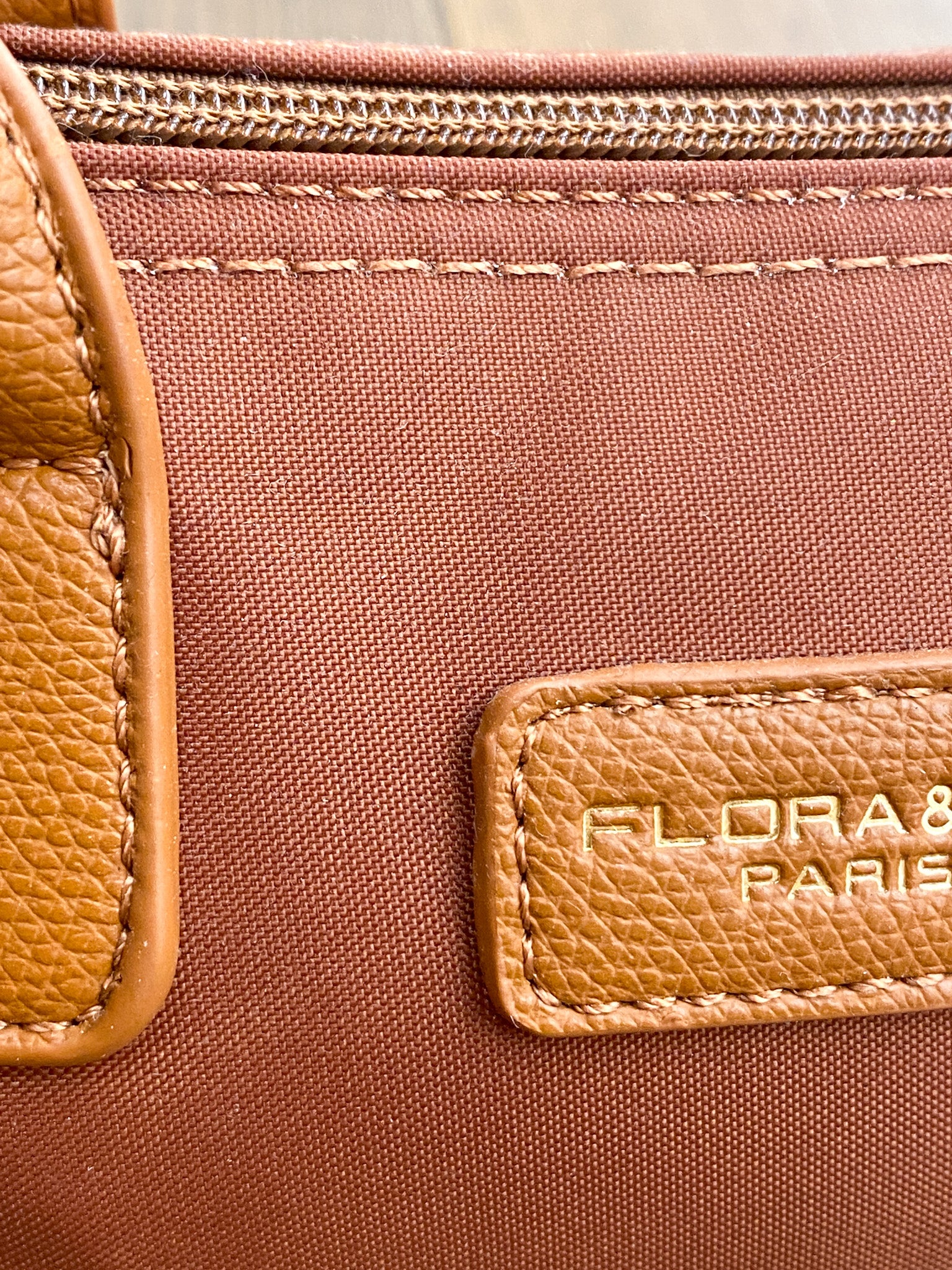 Petit sac à main en nylon imperméable Flora&Co