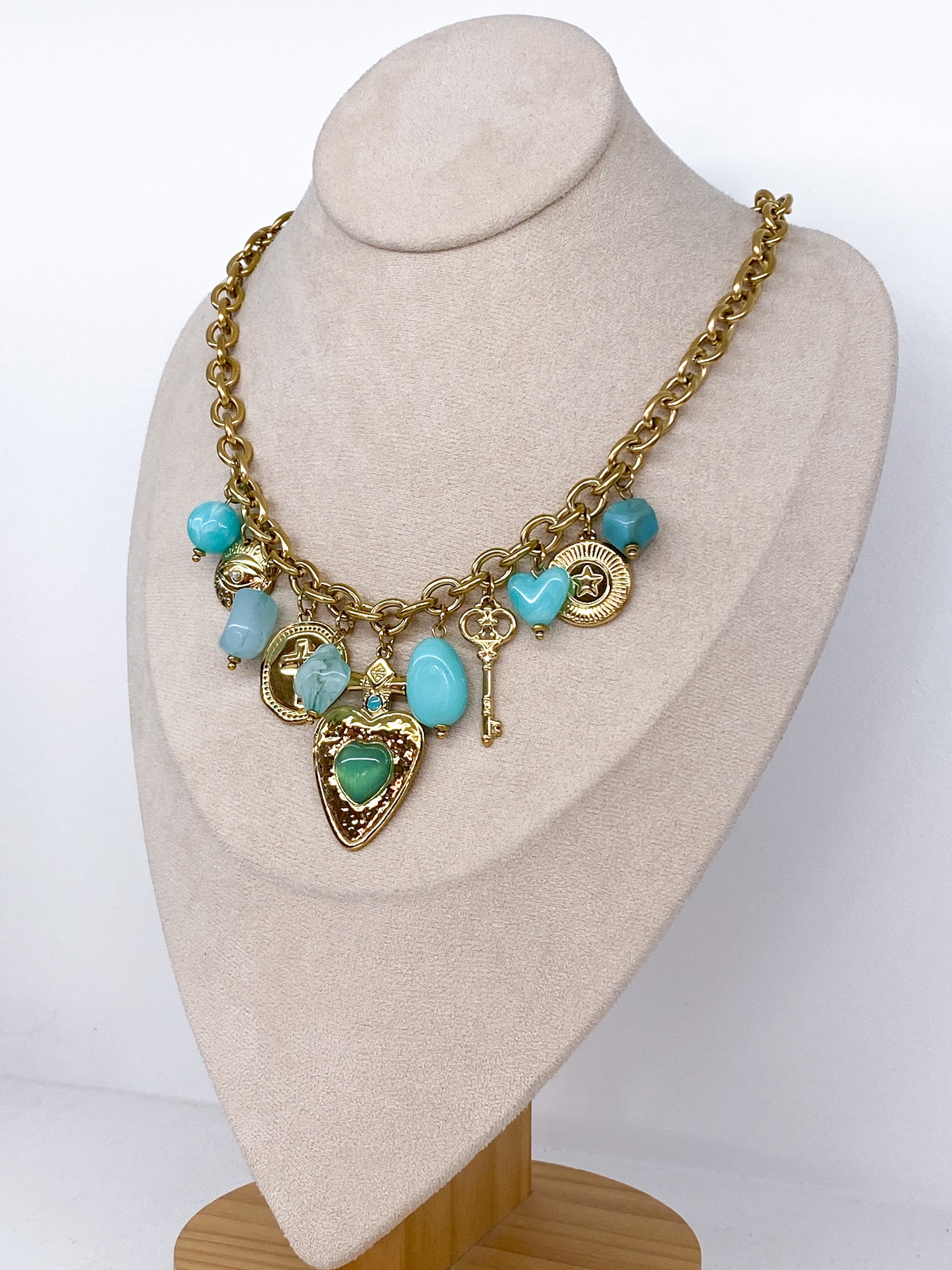 Collier grosse chaîne dorée avec pampilles turquoise