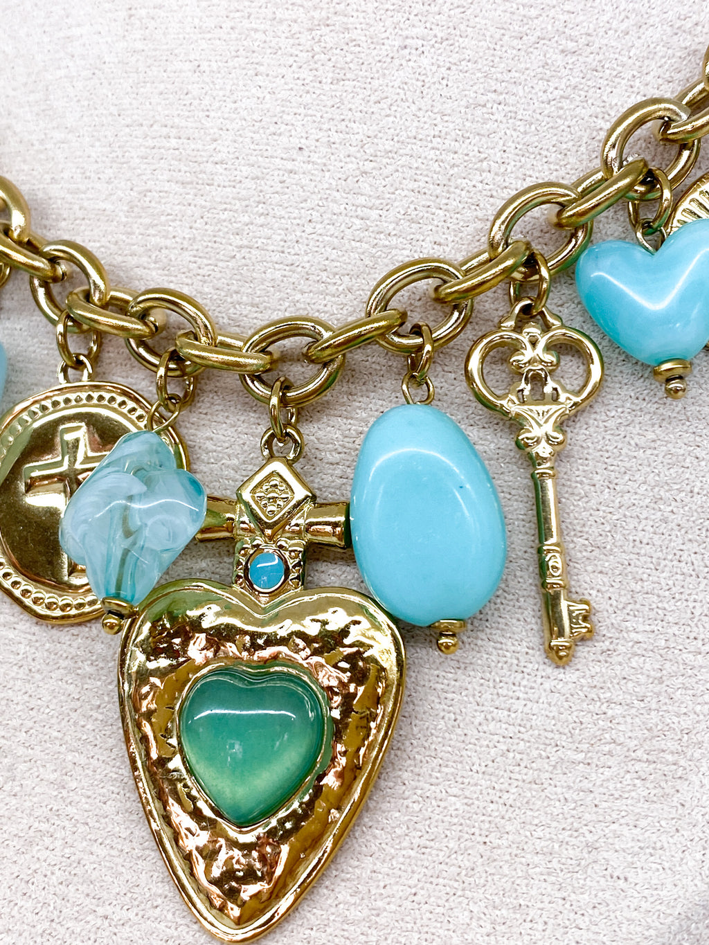 Collier grosse chaîne dorée avec pampilles turquoise