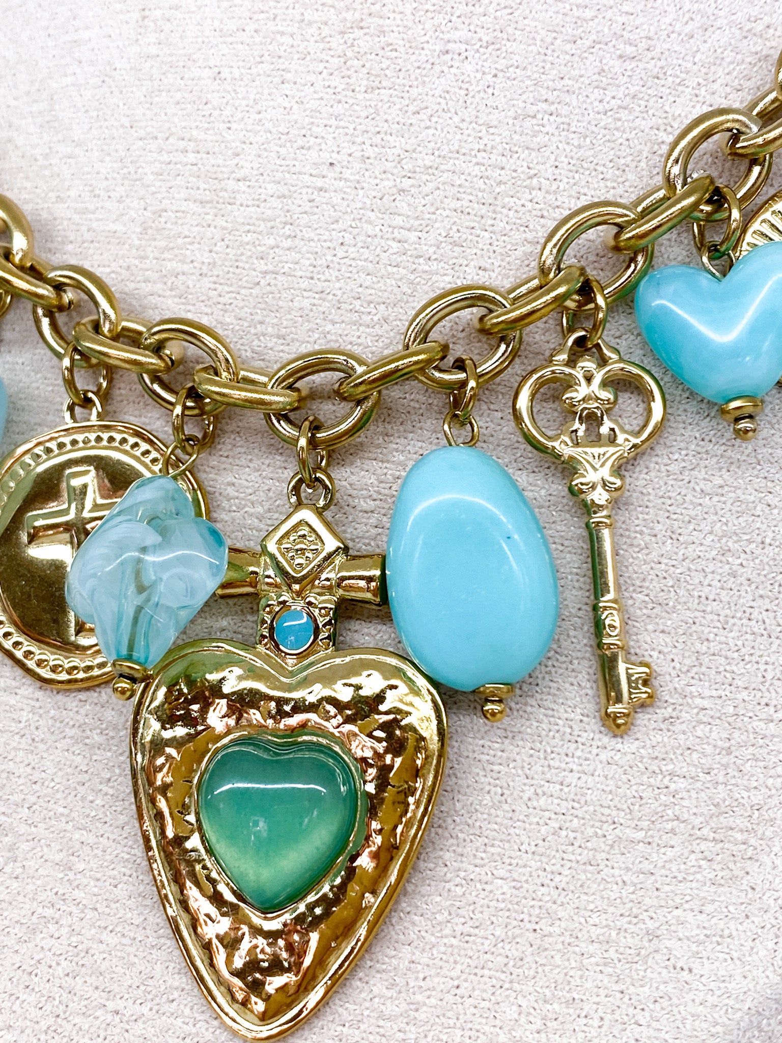 Collier grosse chaîne dorée avec pampilles turquoise
