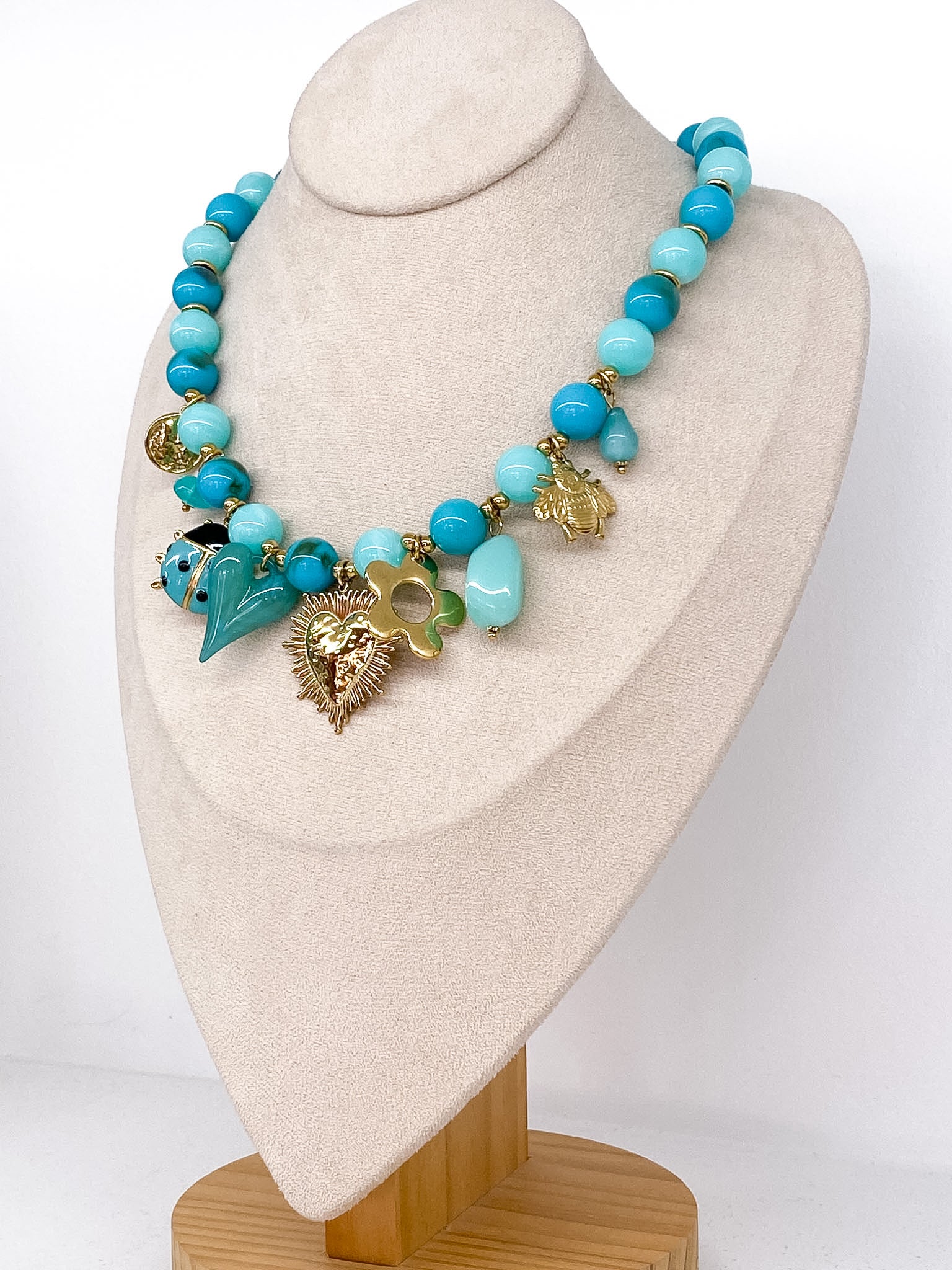 Collier perles turquoise en acétate avec pampilles