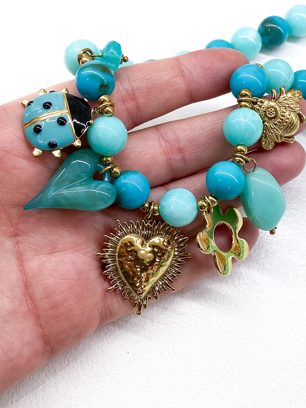Collier perles turquoise en acétate avec pampilles