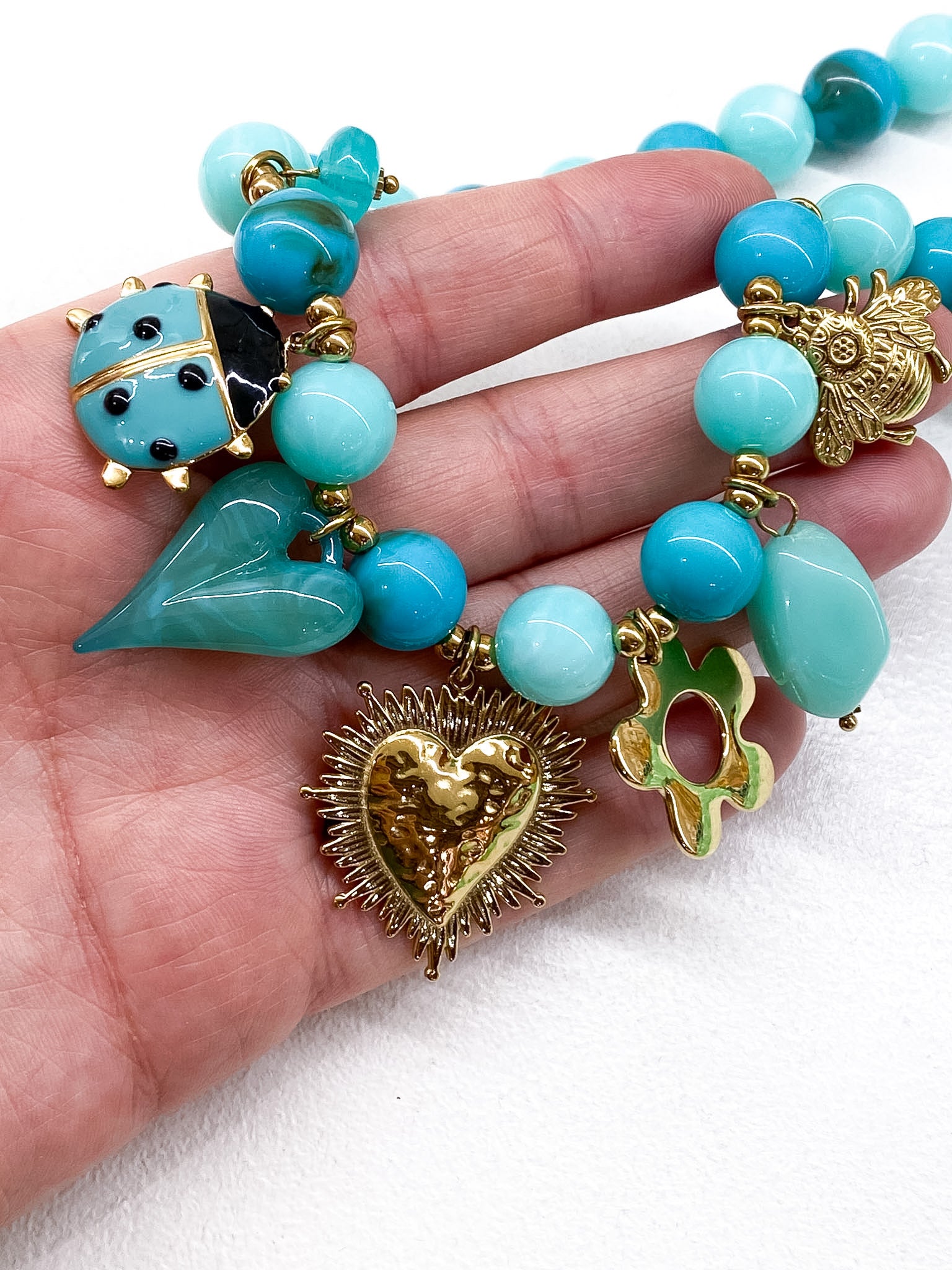 Collier perles turquoise en acétate avec pampilles