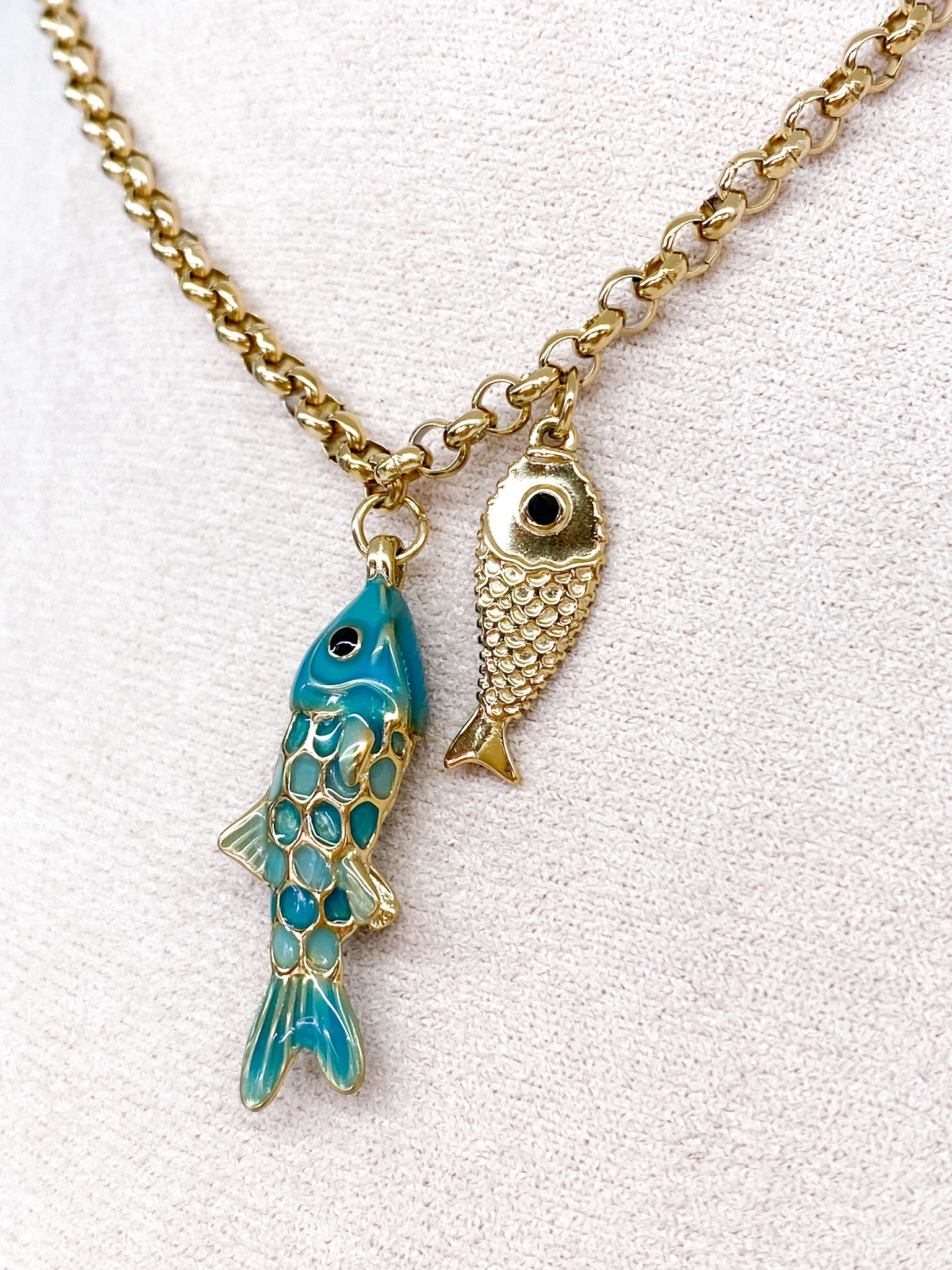 Collier chaîne épaisse avec pendentifs poissons