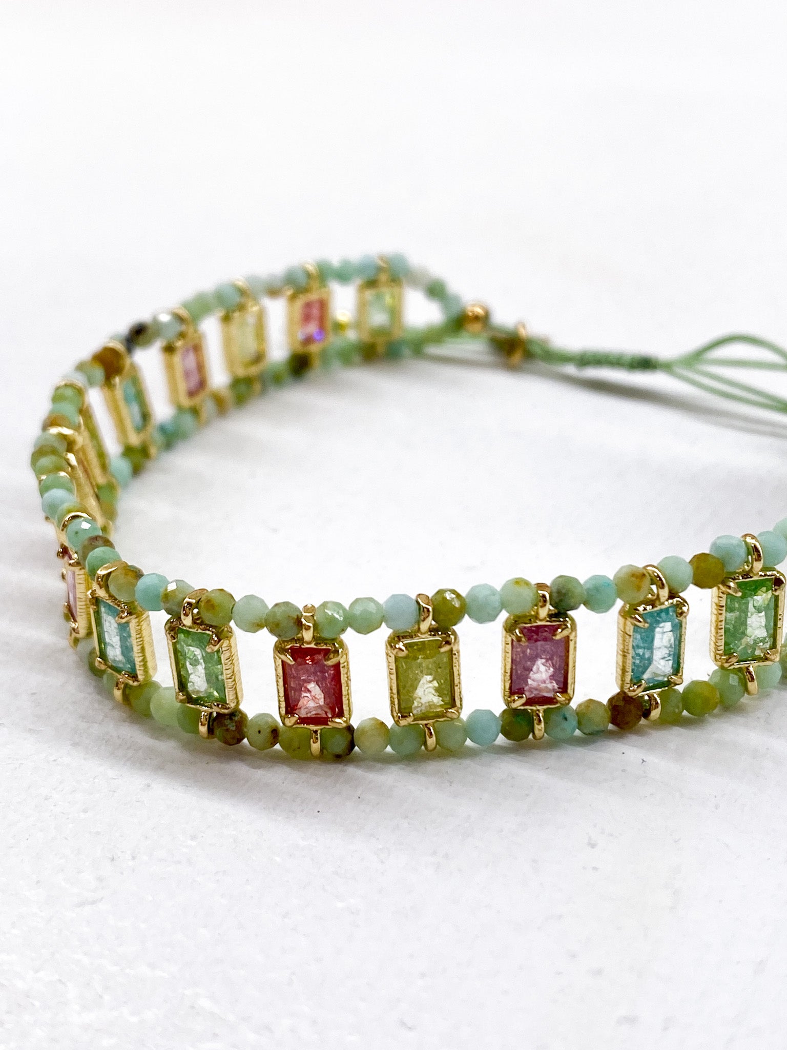 Bracelet en pierres naturelles et zircons facettés