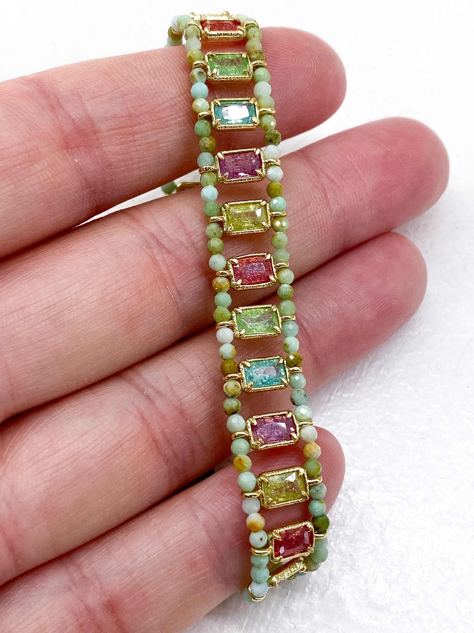 Bracelet en pierres naturelles et zircons facettés
