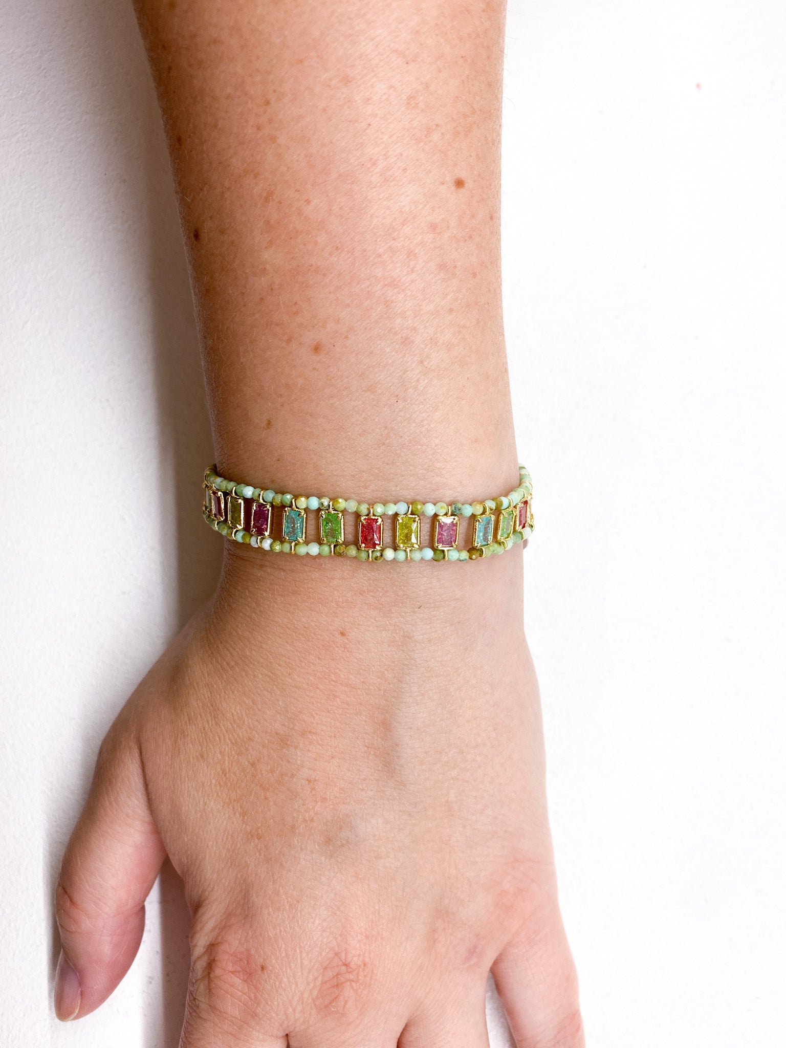Bracelet en pierres naturelles et zircons facettés