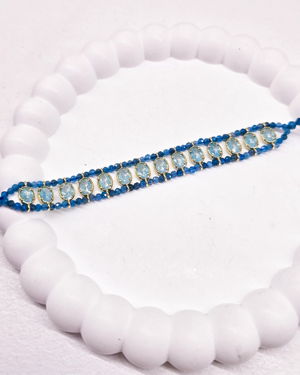 Bracelet avec apatite et zircons ovales bleus