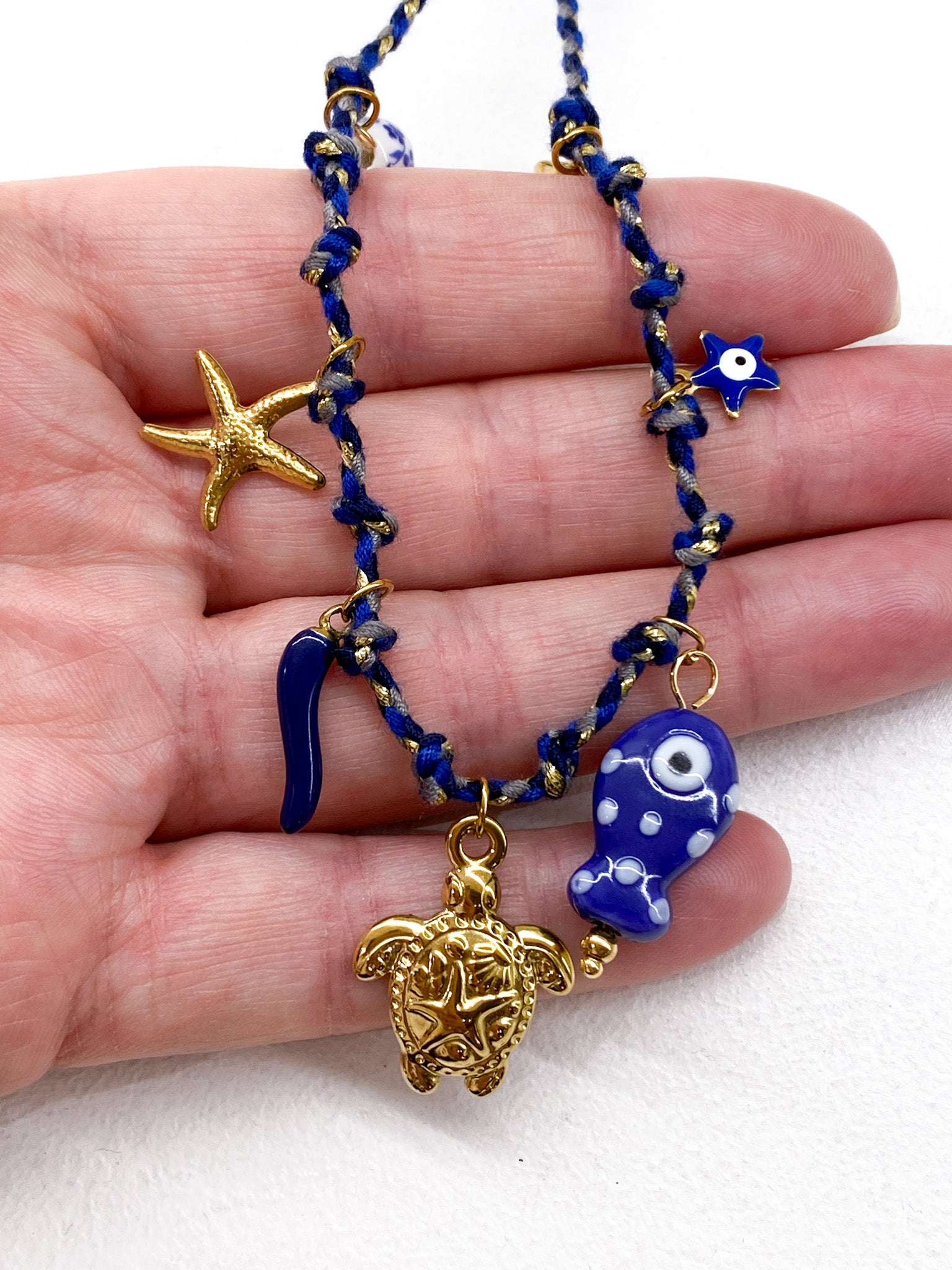 Collier marin sur cordon tressé avec pampilles bleues