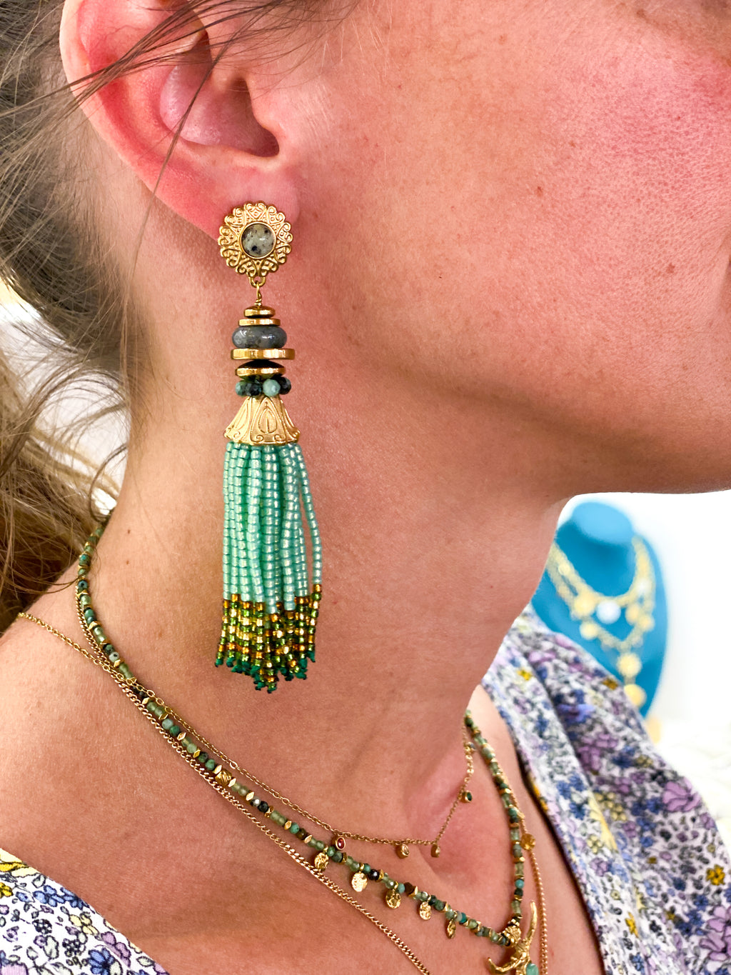 Boucles d’oreilles pompons Miyuki vertes et pierres naturelles