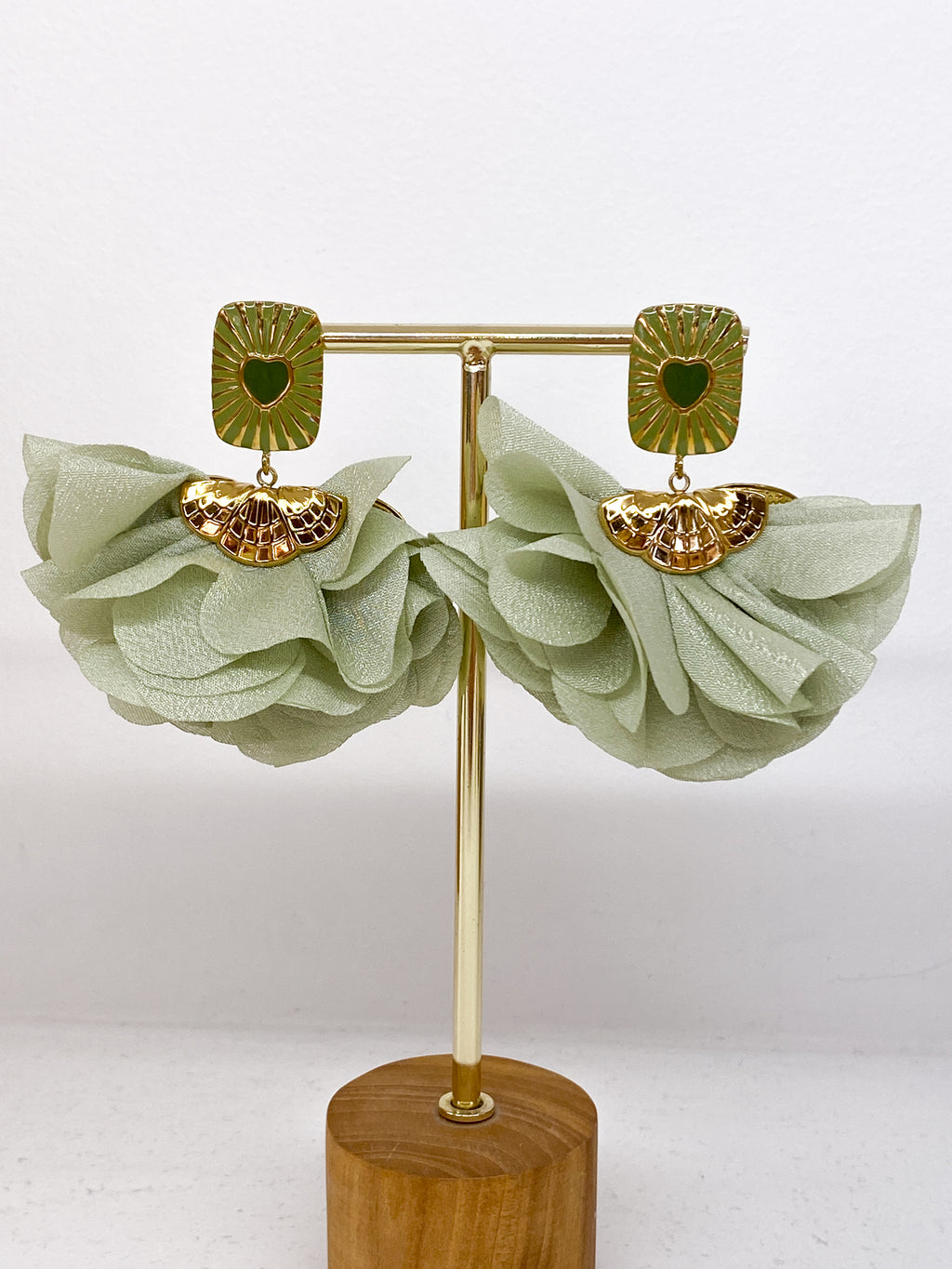 Boucles d’oreilles dorées fleur en tissu