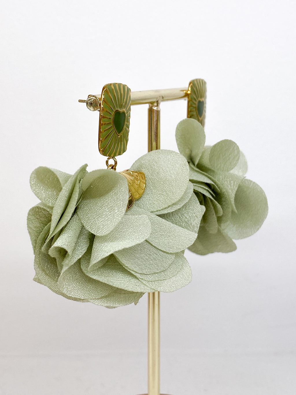 Boucles d’oreilles dorées fleur en tissu