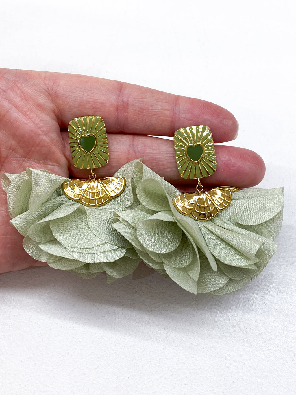 Boucles d’oreilles dorées fleur en tissu