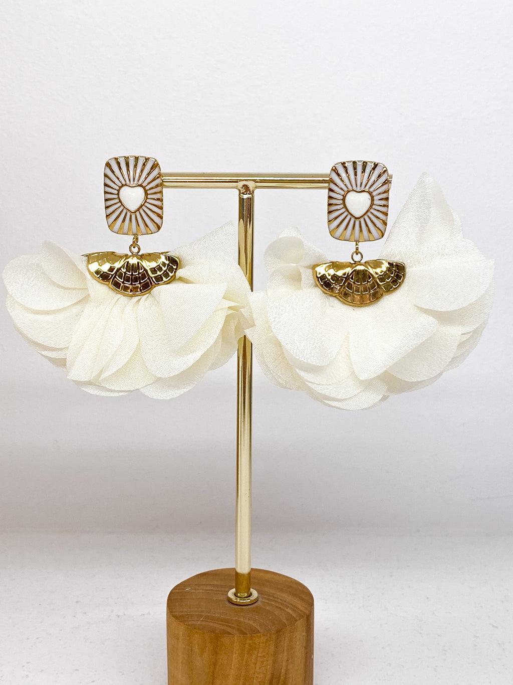 Boucles d’oreilles dorées fleur en tissu