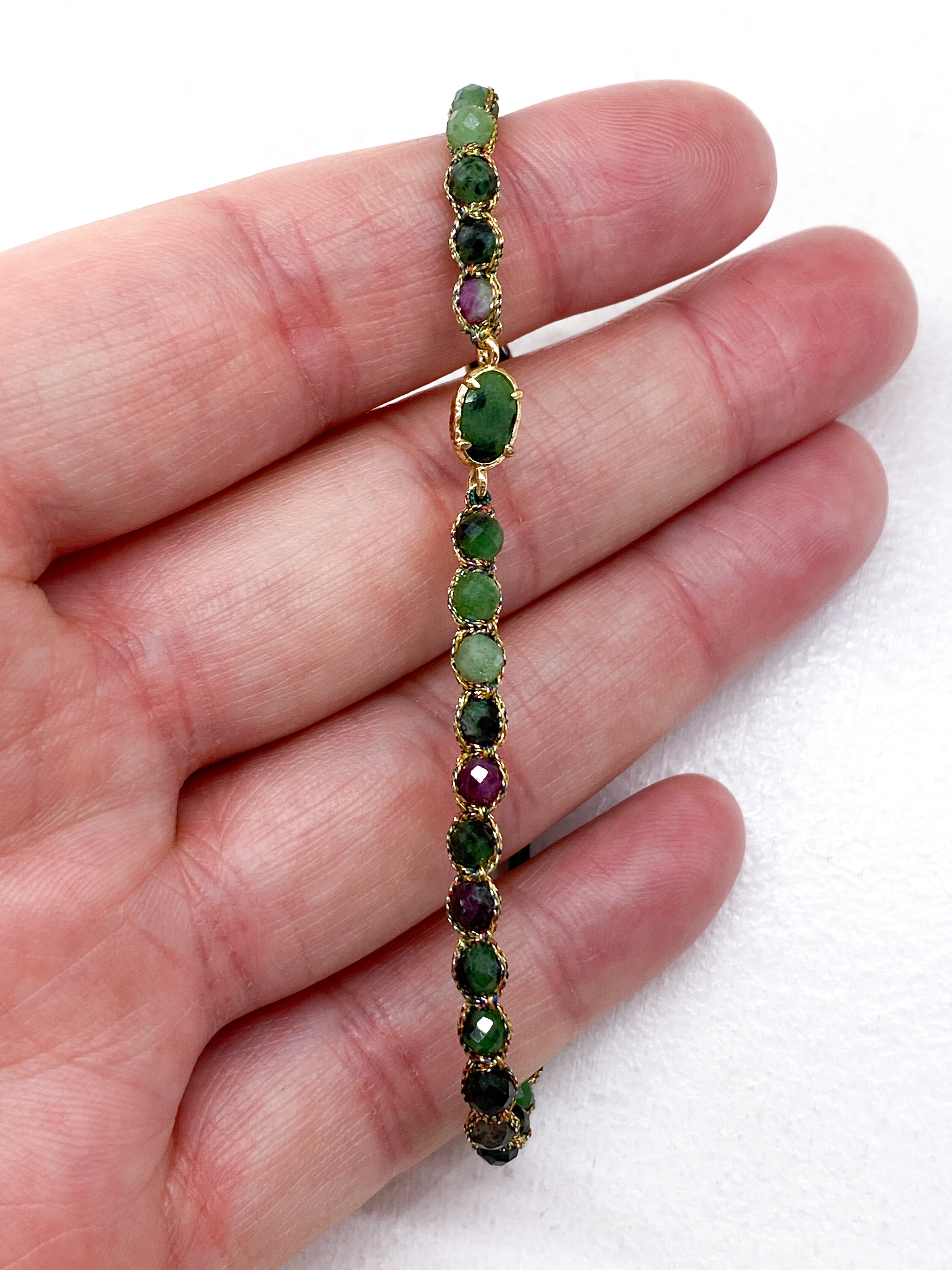 Bracelet fin coulissant en pierres naturelles vertes
