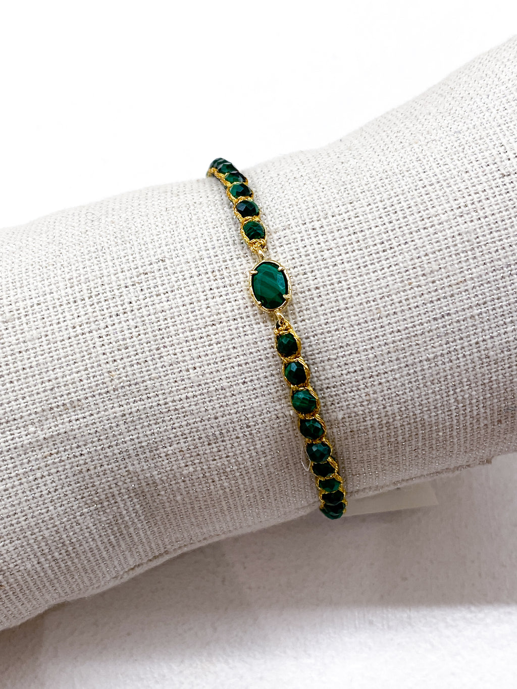 Bracelet fin coulissant en pierres naturelles vertes