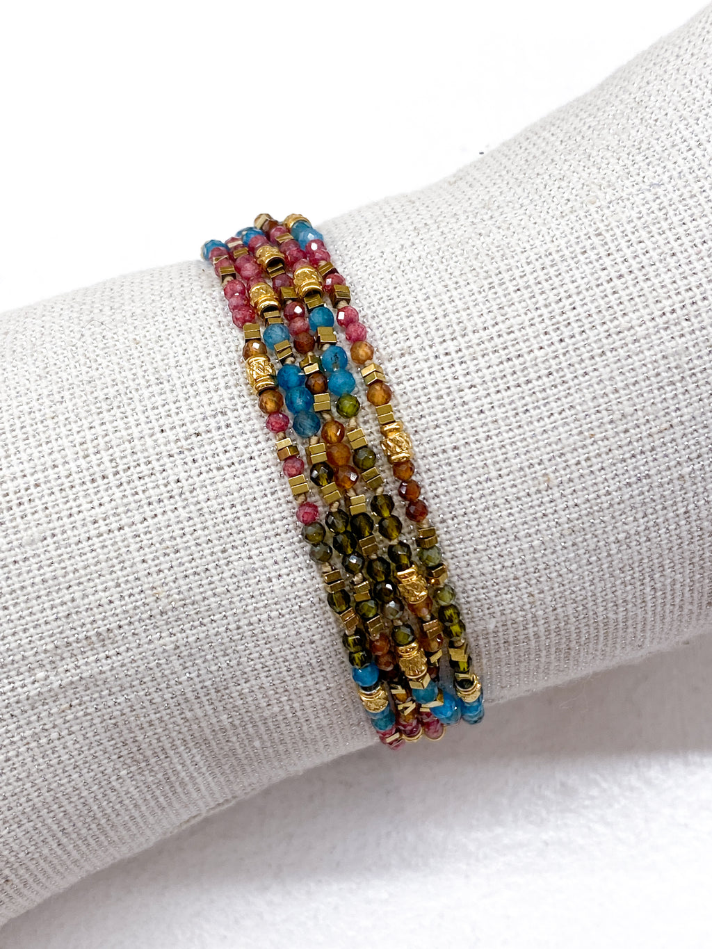 Bracelet multirangs en pierres naturelles facettées