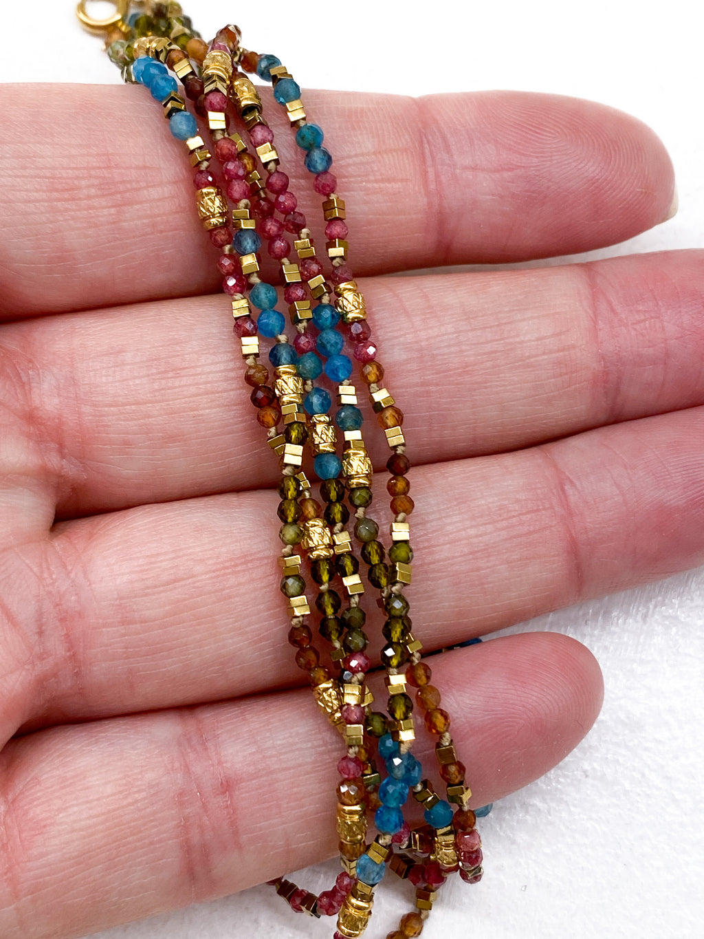 Bracelet multirangs en pierres naturelles facettées