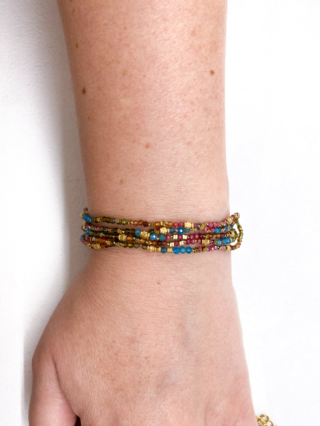 Bracelet multirangs en pierres naturelles facettées