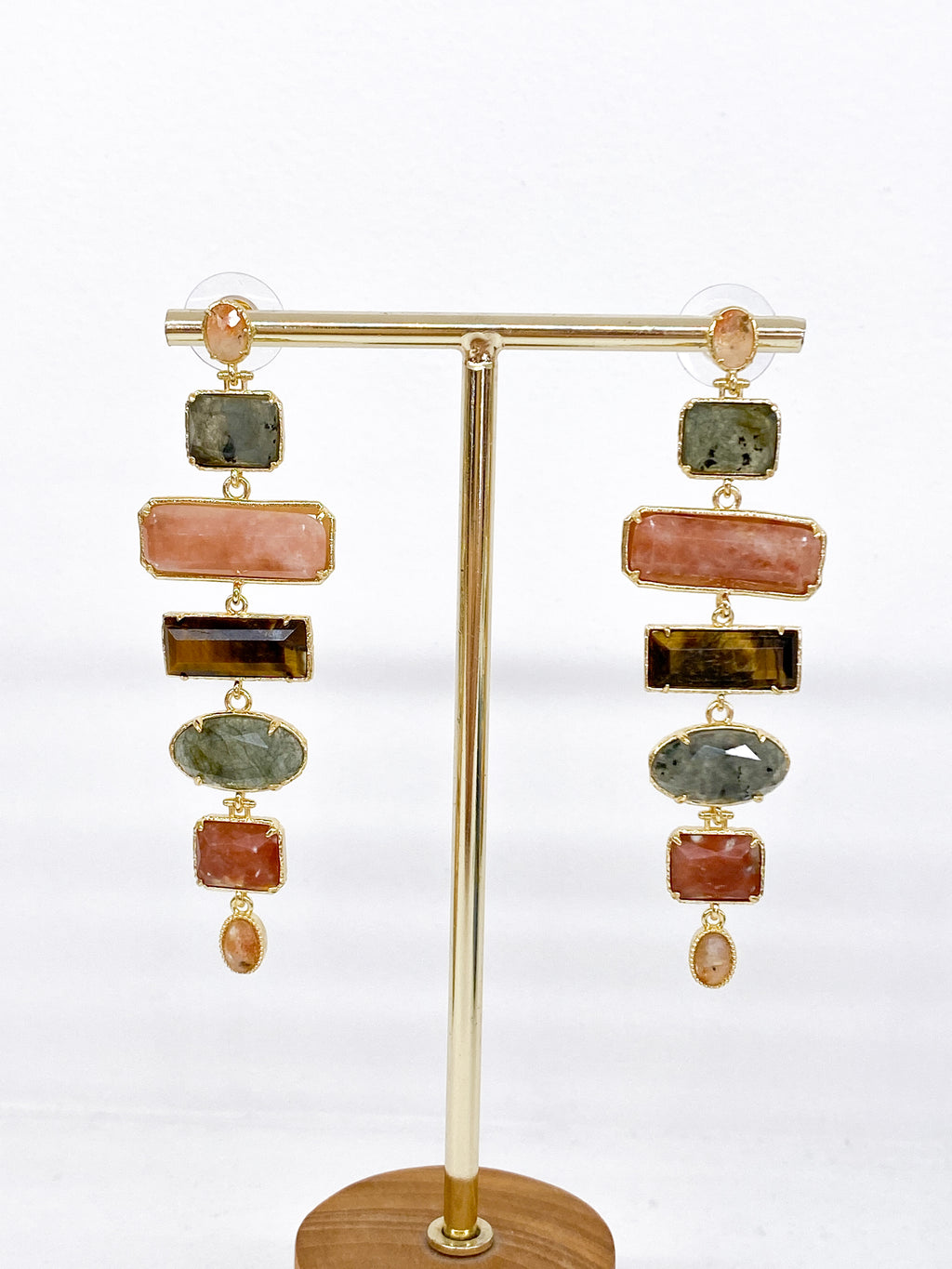 Boucles d’oreilles longues en pierres naturelles multicolores