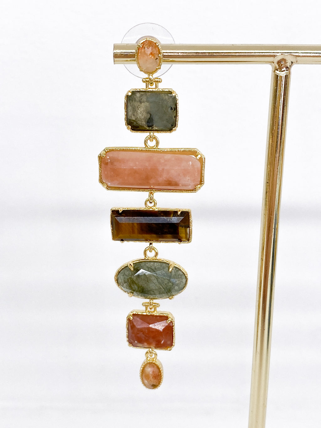Boucles d’oreilles longues en pierres naturelles multicolores