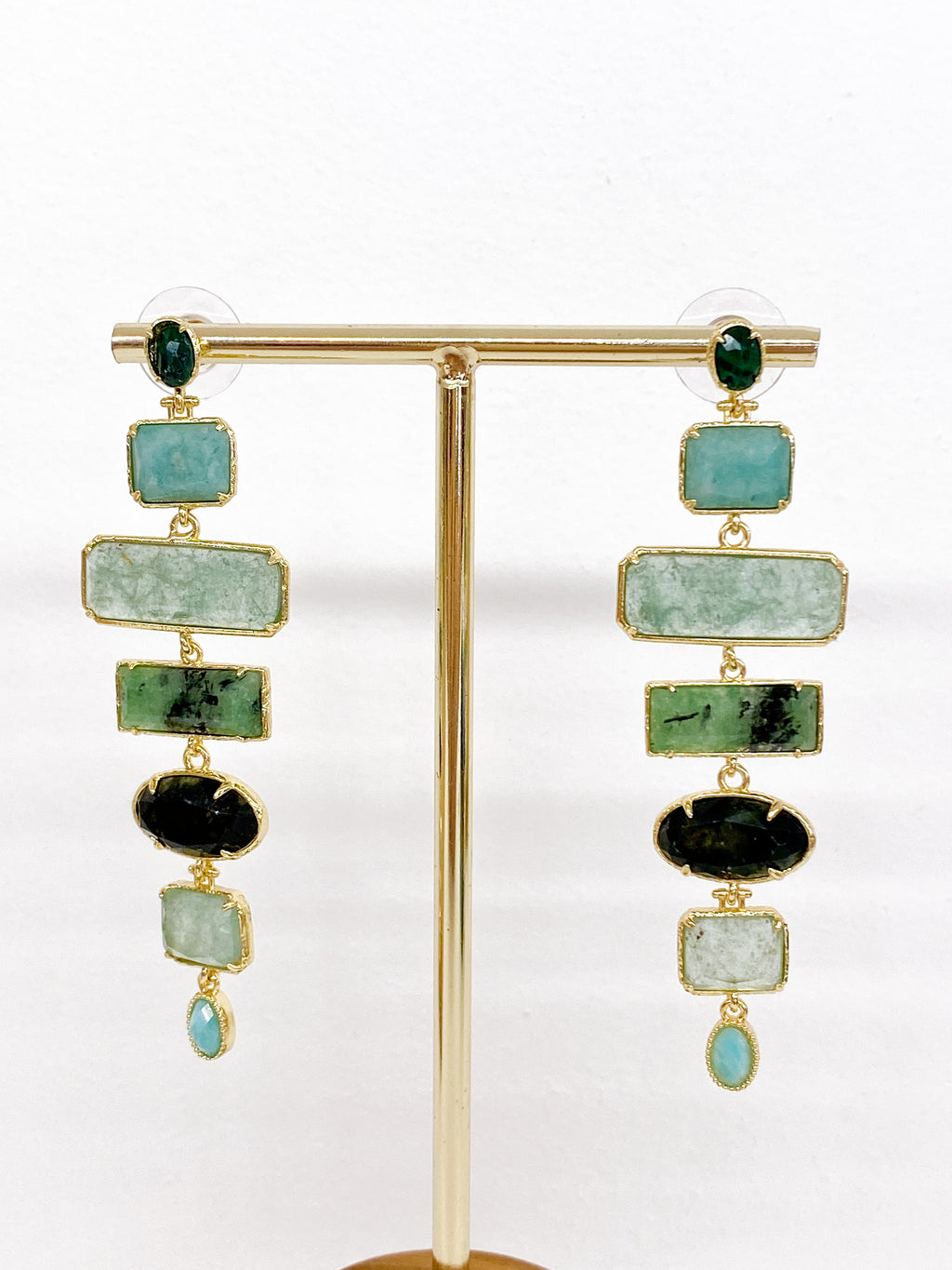 Boucles d’oreilles longues en pierres naturelles multicolores