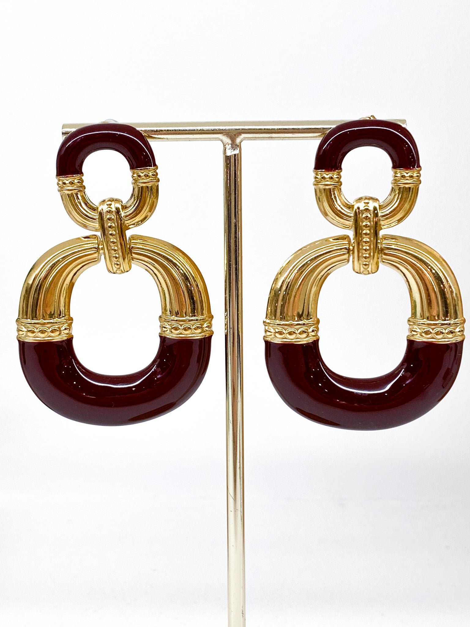 Boucles d’oreilles géométriques en émail coloré et acier doré