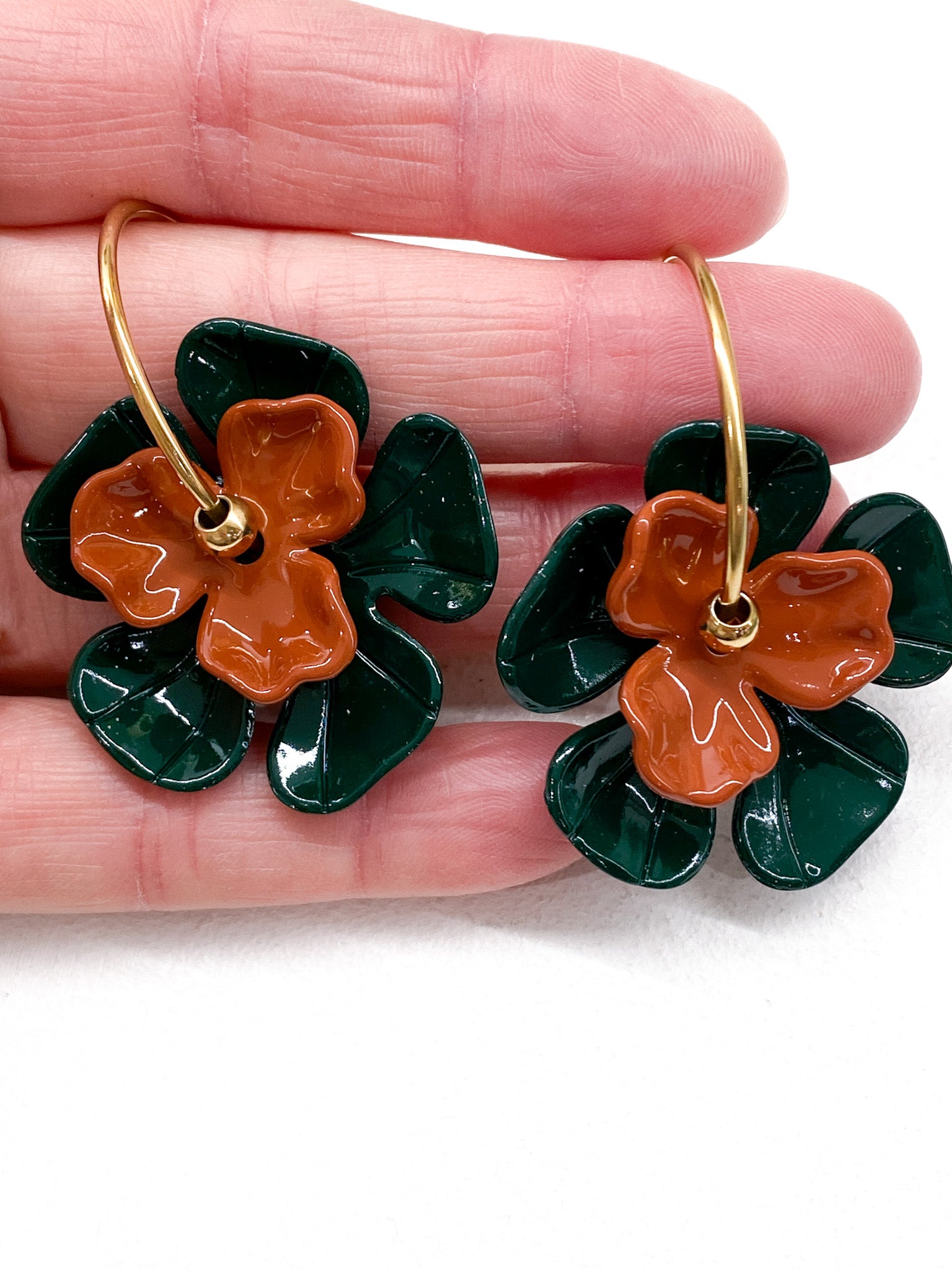 Boucles d’oreilles créoles florales colorées
