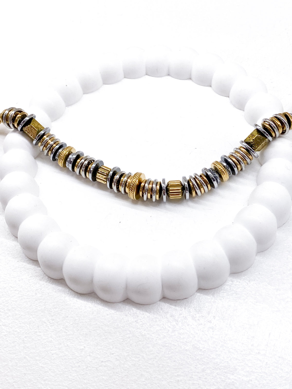 Bracelet femme en acier inoxydable doré et argenté aux formes graphiques