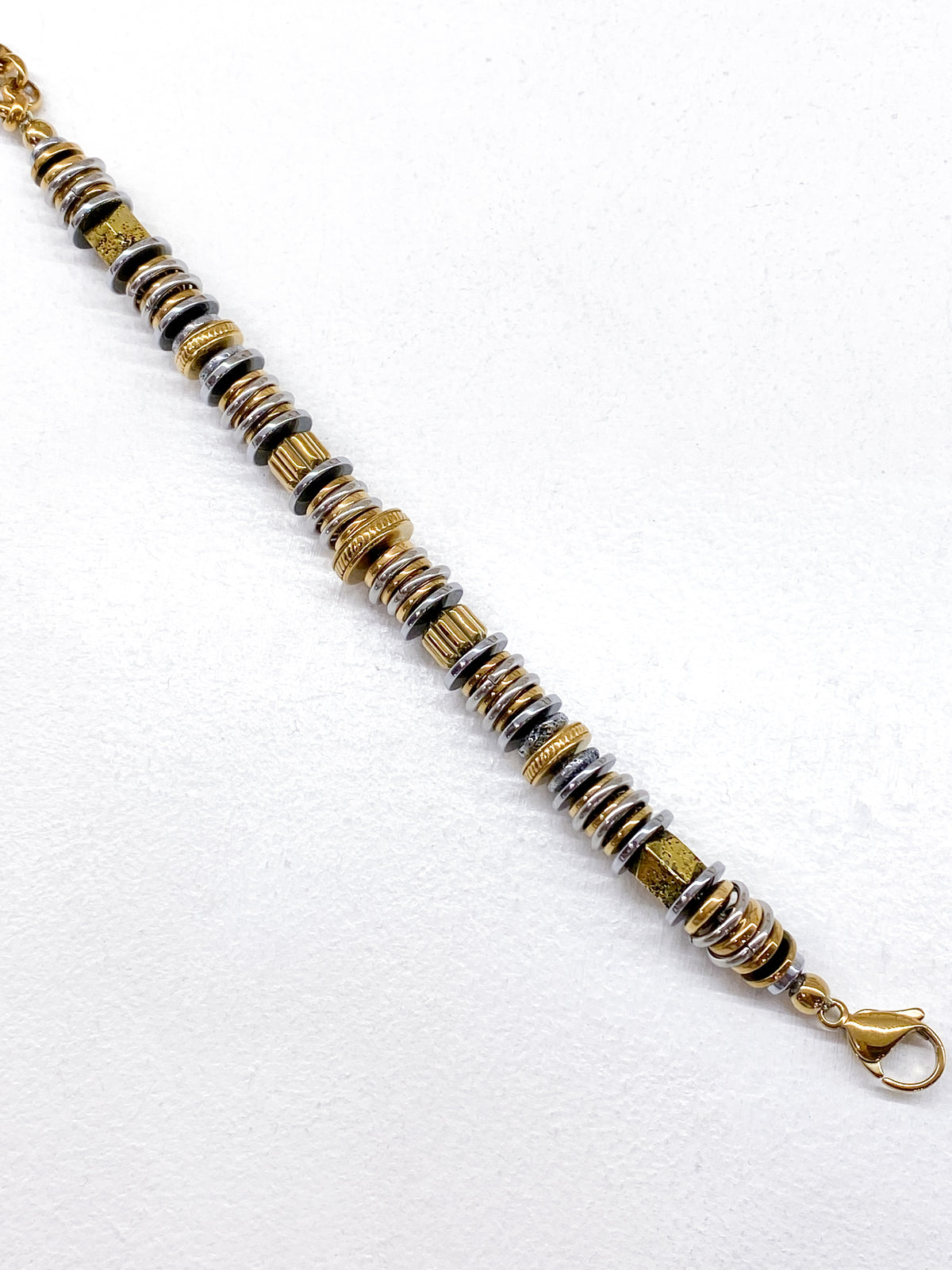 Bracelet femme en acier inoxydable doré et argenté aux formes graphiques
