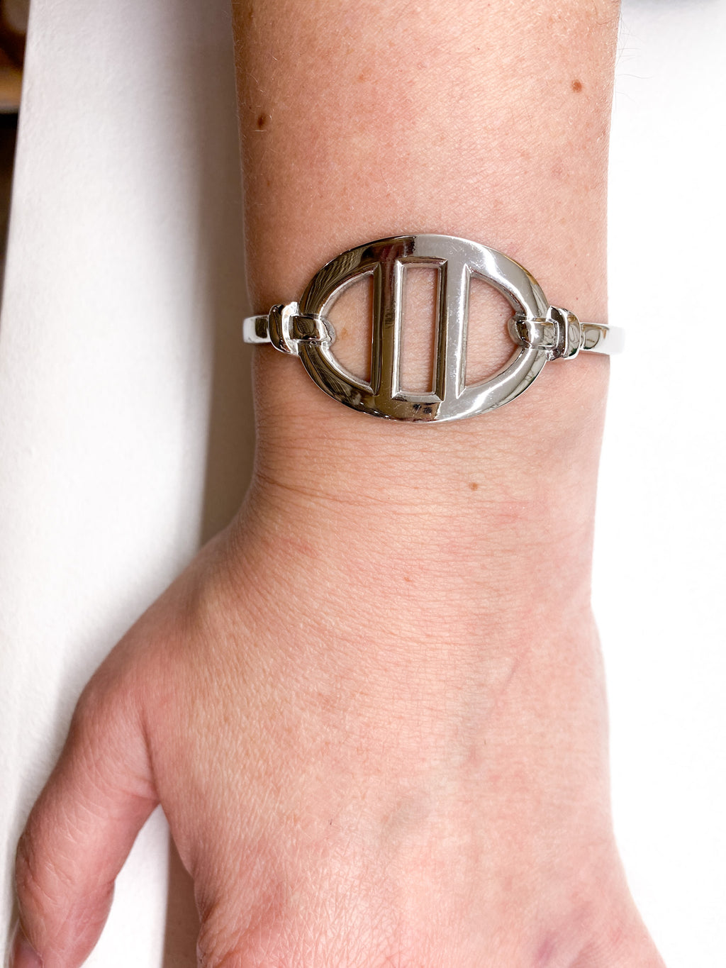 Bracelet jonc rigide femme au design maillon