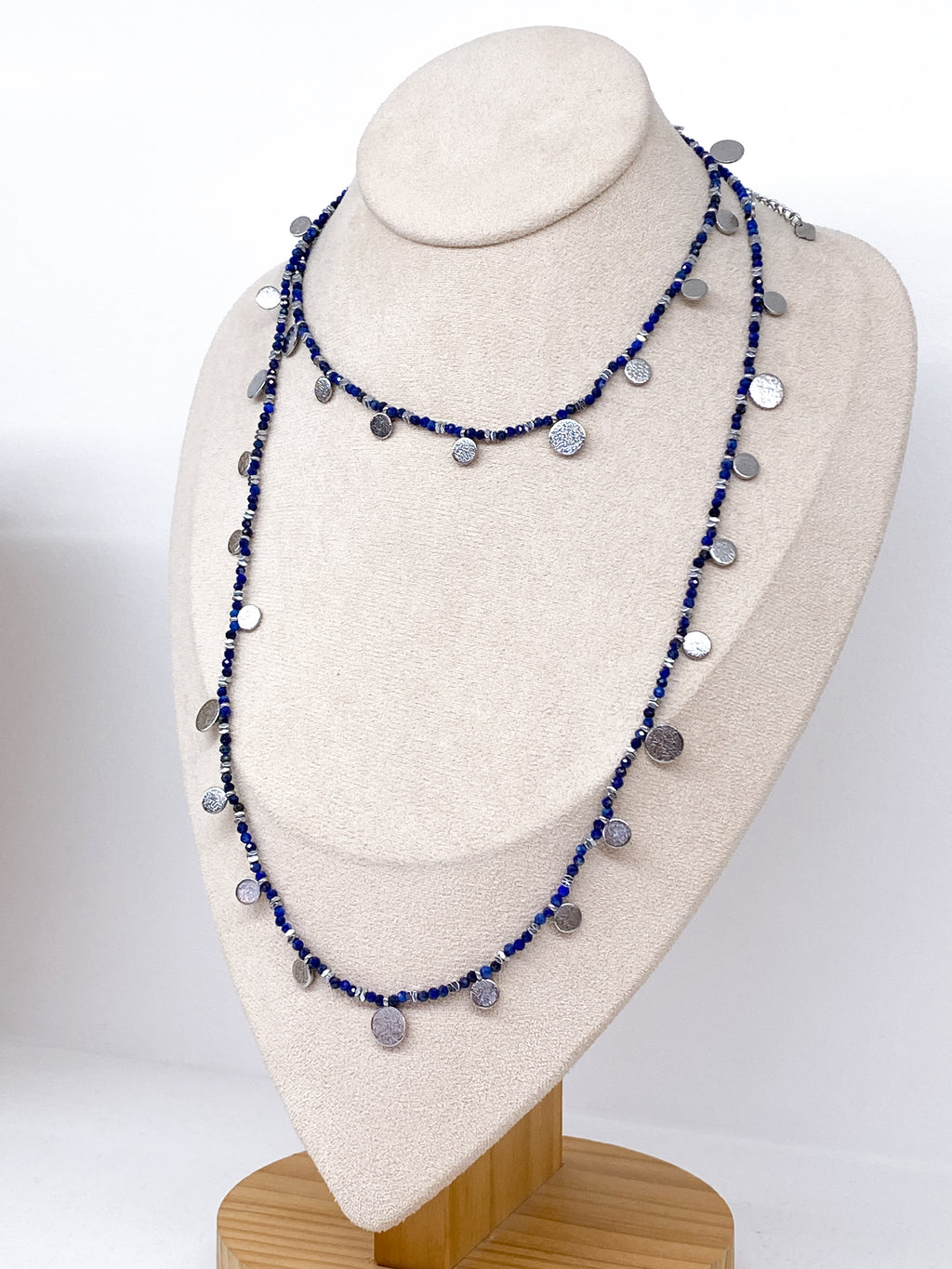 Sautoir femme en lapis-lazuli et acier inoxydable martelé