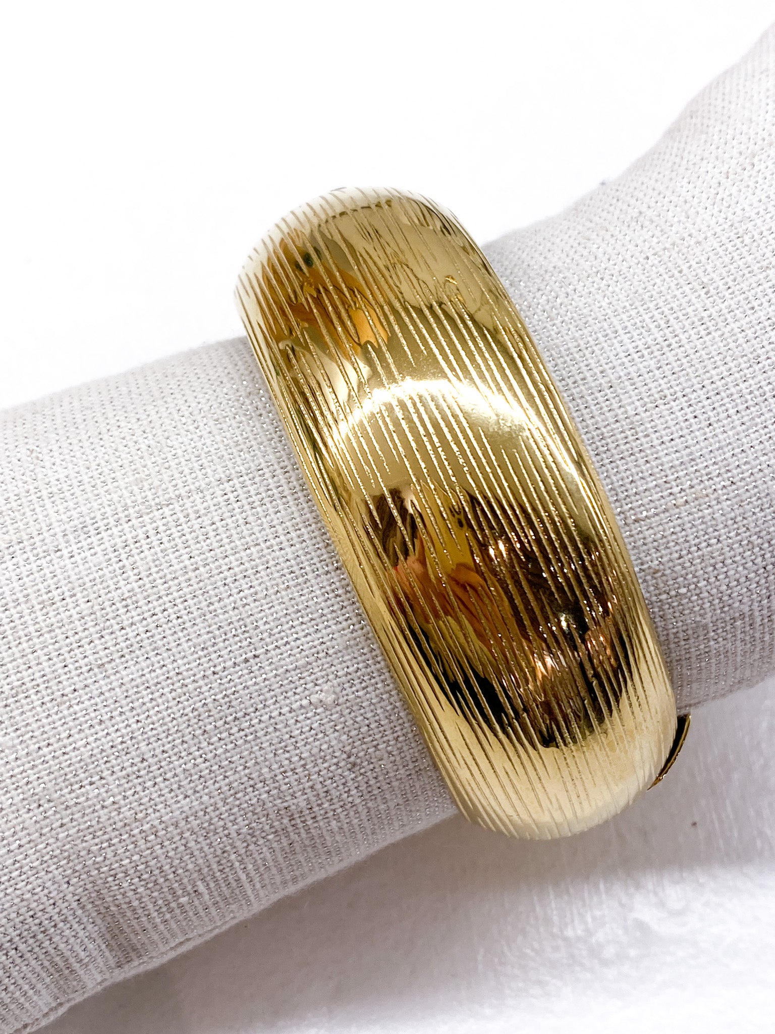 Bracelet jonc large femme en acier inoxydable strié