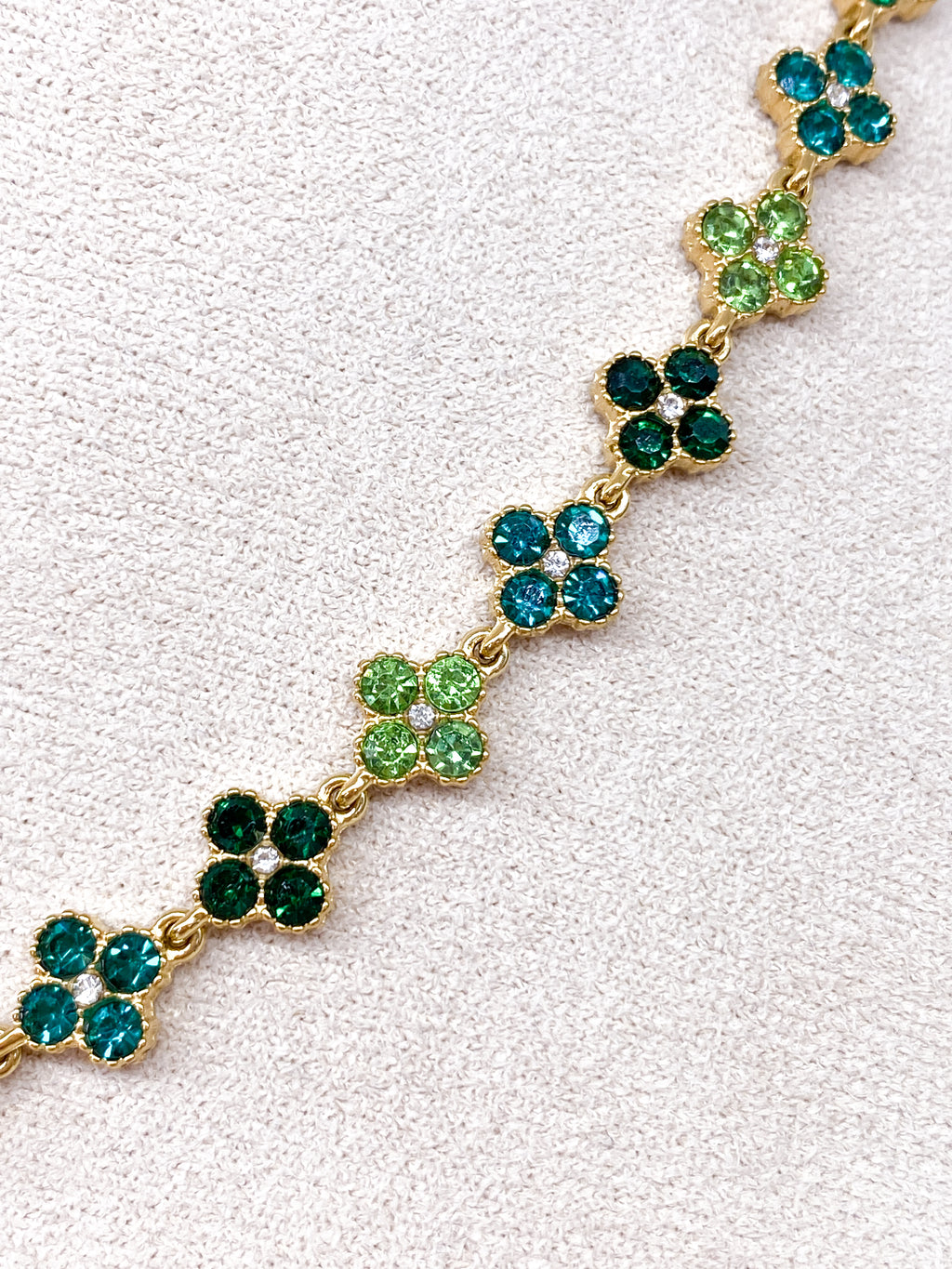 Collier court en acier inoxydable avec trèfles et strass