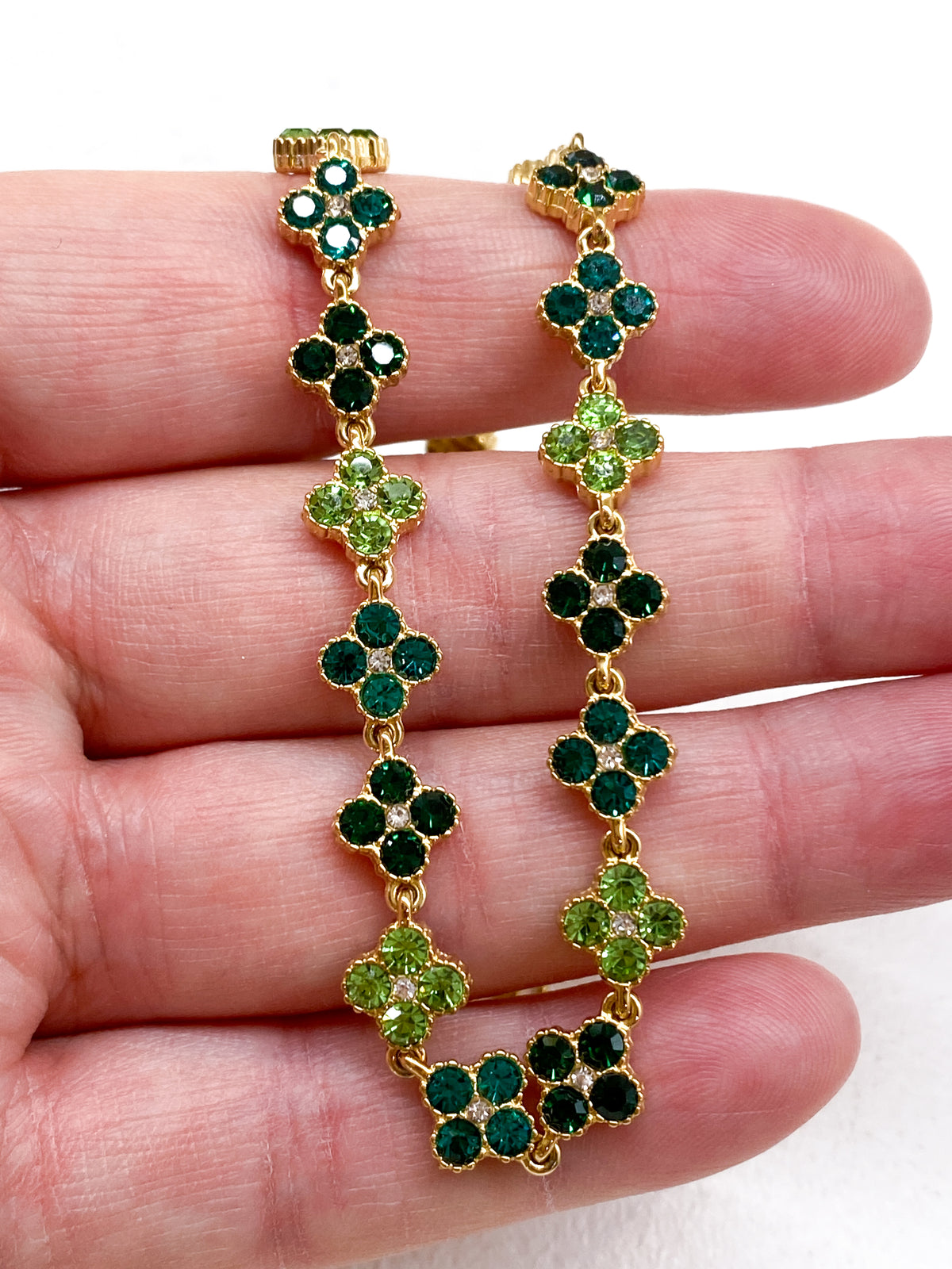 Collier court en acier inoxydable avec trèfles et strass