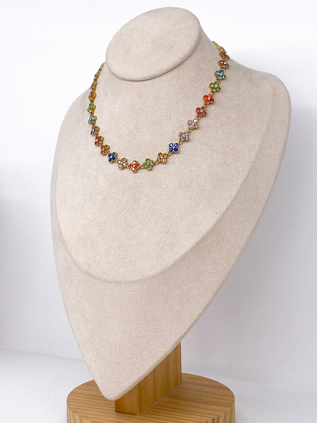 Collier court en acier inoxydable avec trèfles et strass