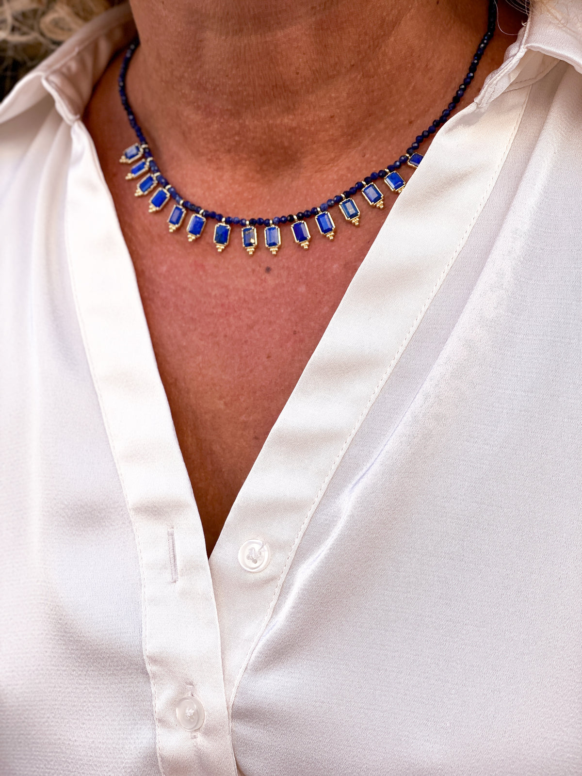 Collier femme bleu en lapis-lazuli et acier inoxydable doré