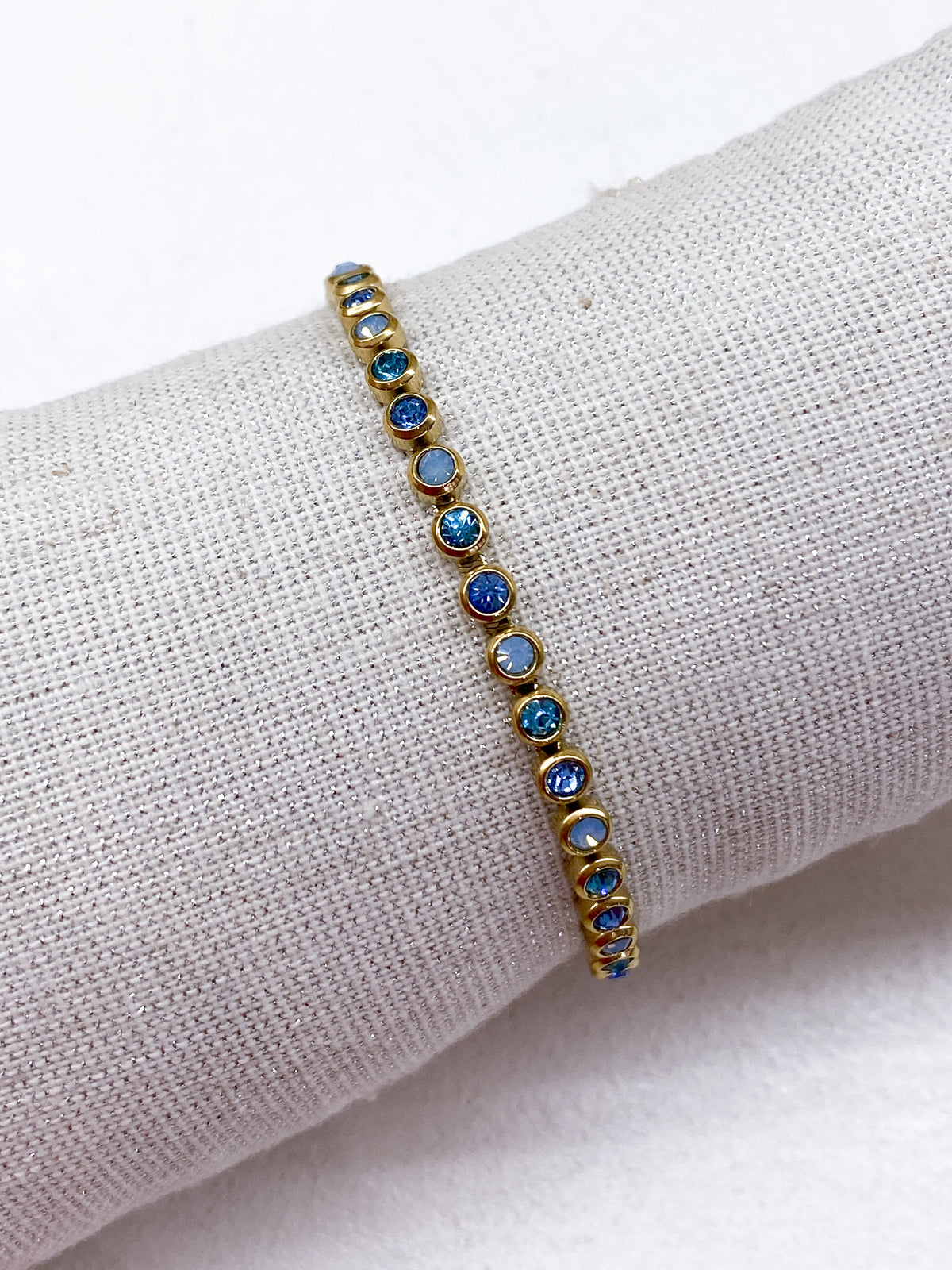 Bracelet fin doré en acier inoxydable à strass ronds