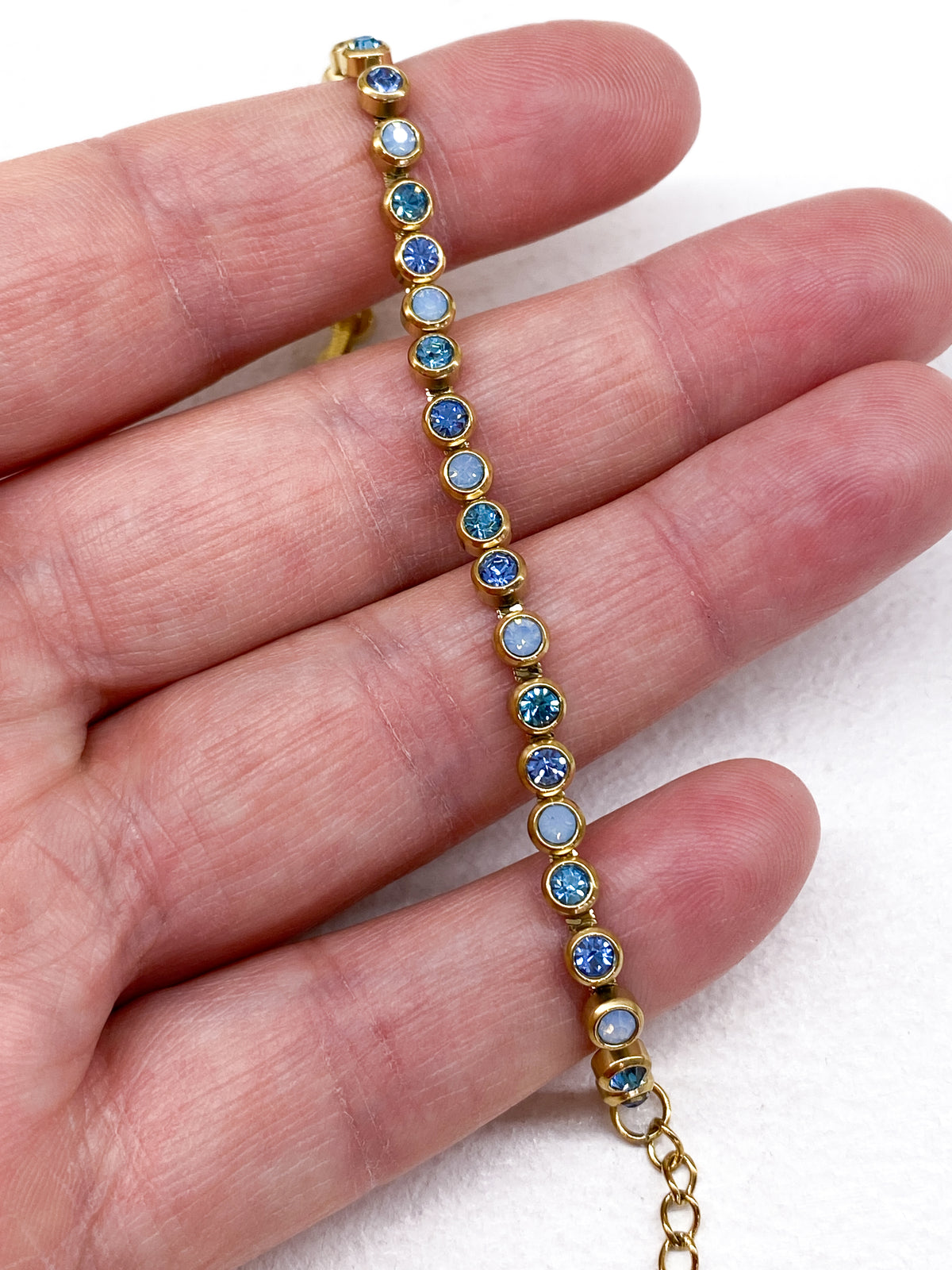 Bracelet fin doré en acier inoxydable à strass ronds