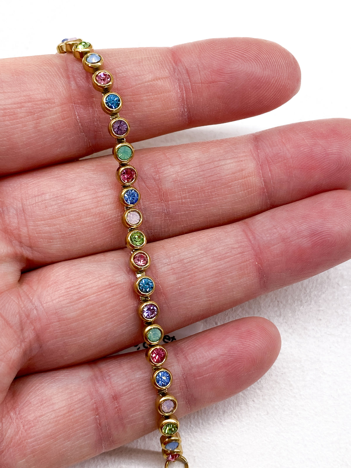 Bracelet fin doré en acier inoxydable à strass ronds