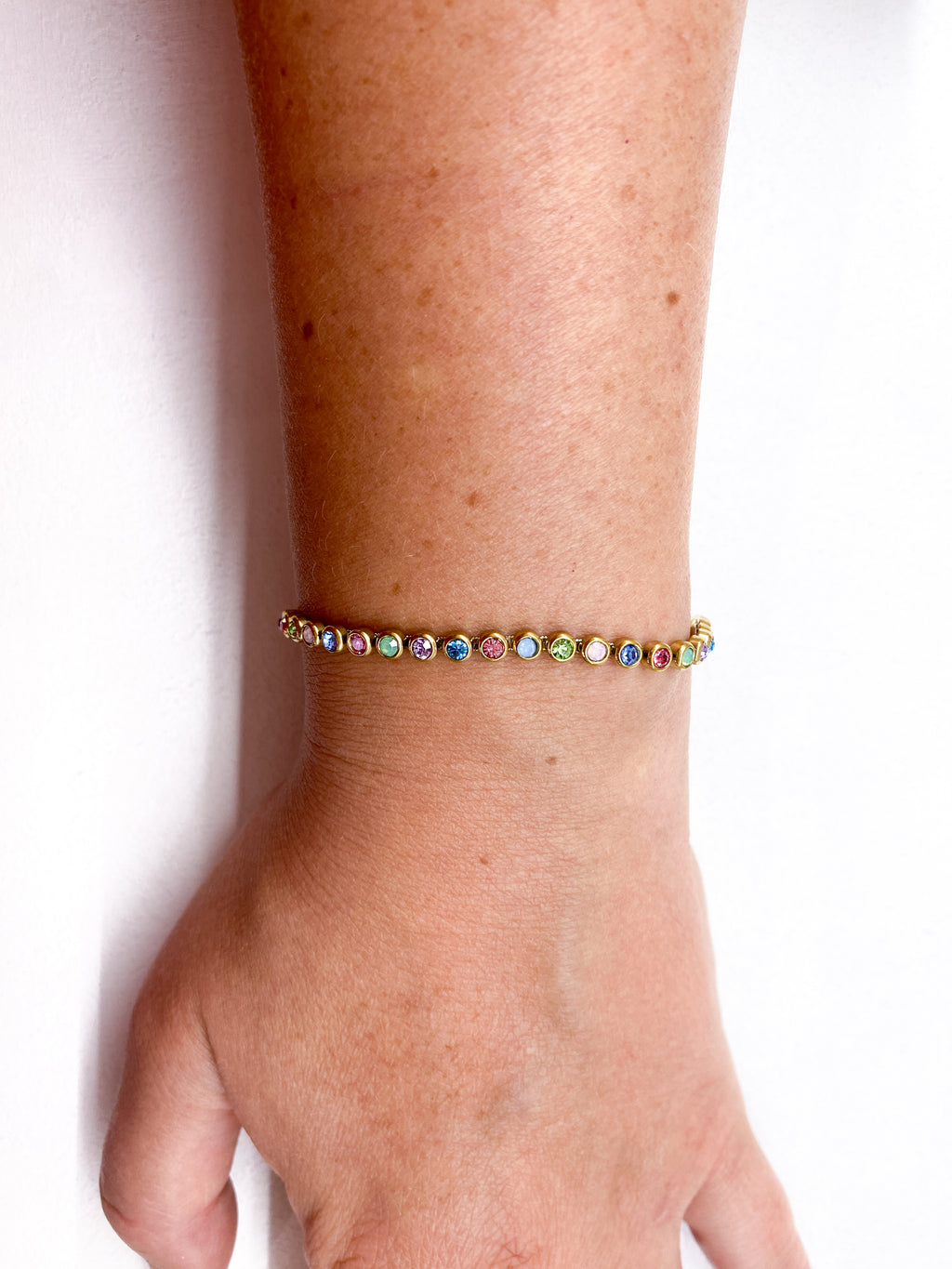 Bracelet fin doré en acier inoxydable à strass ronds