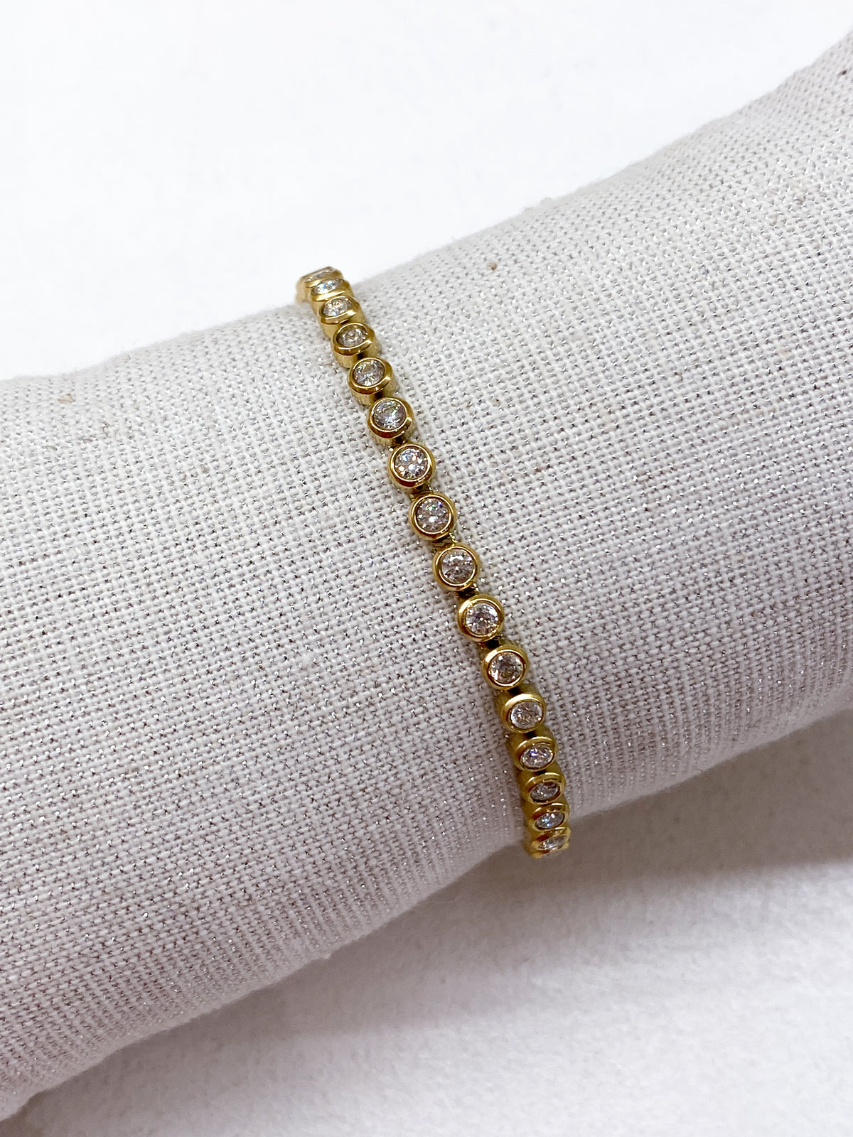 Bracelet fin doré en acier inoxydable à strass ronds