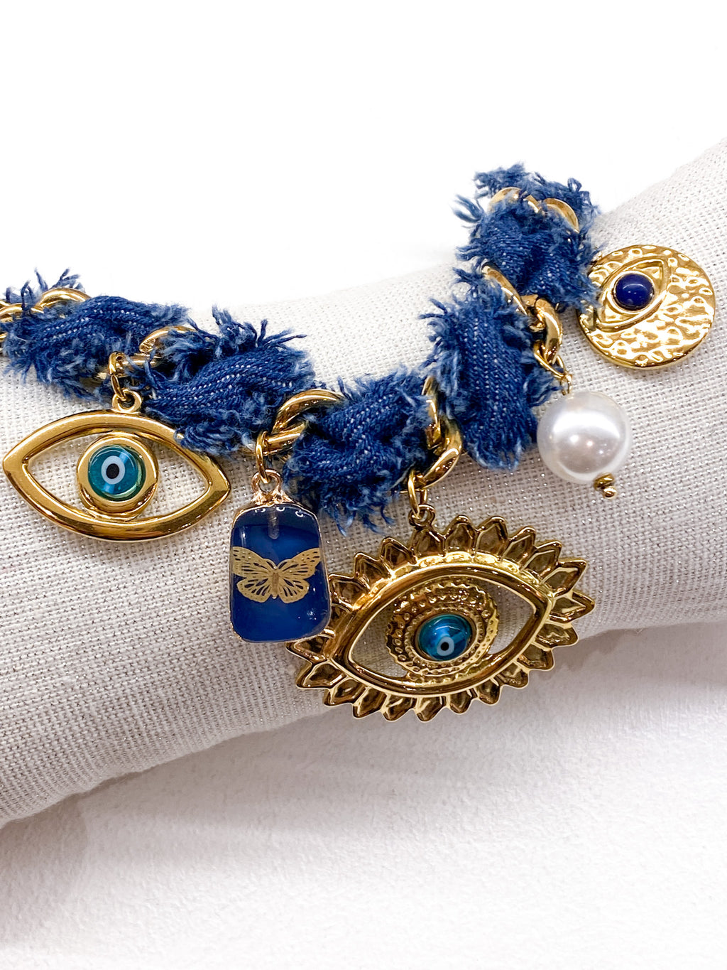 Collier à maillons larges avec tissu jean et pendentifs œil grec