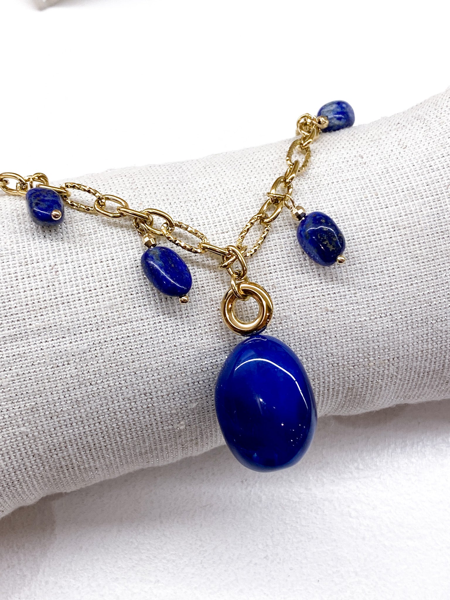 Collier doré en acier inoxydable avec pierres naturelles