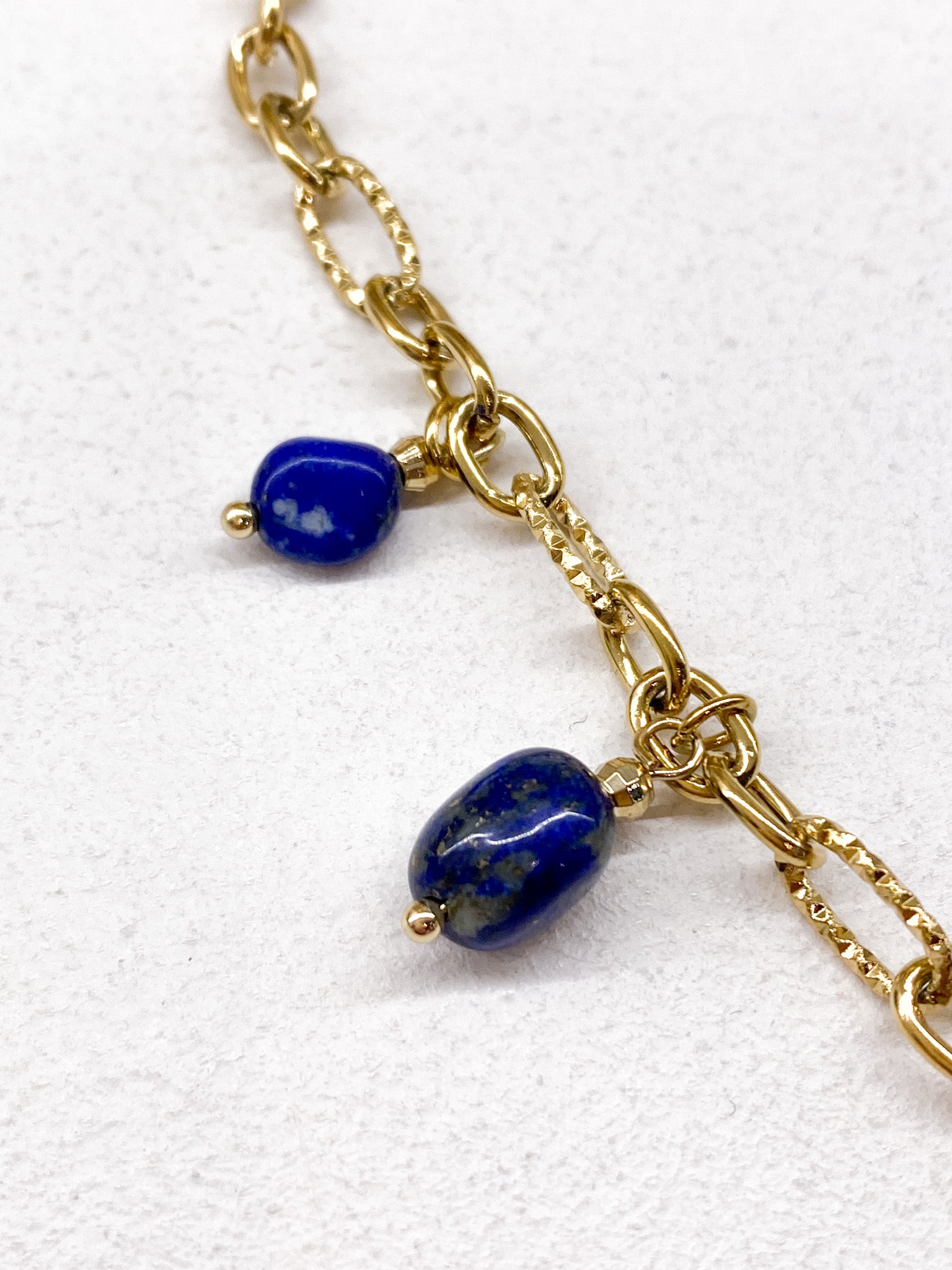 Collier doré en acier inoxydable avec pierres naturelles